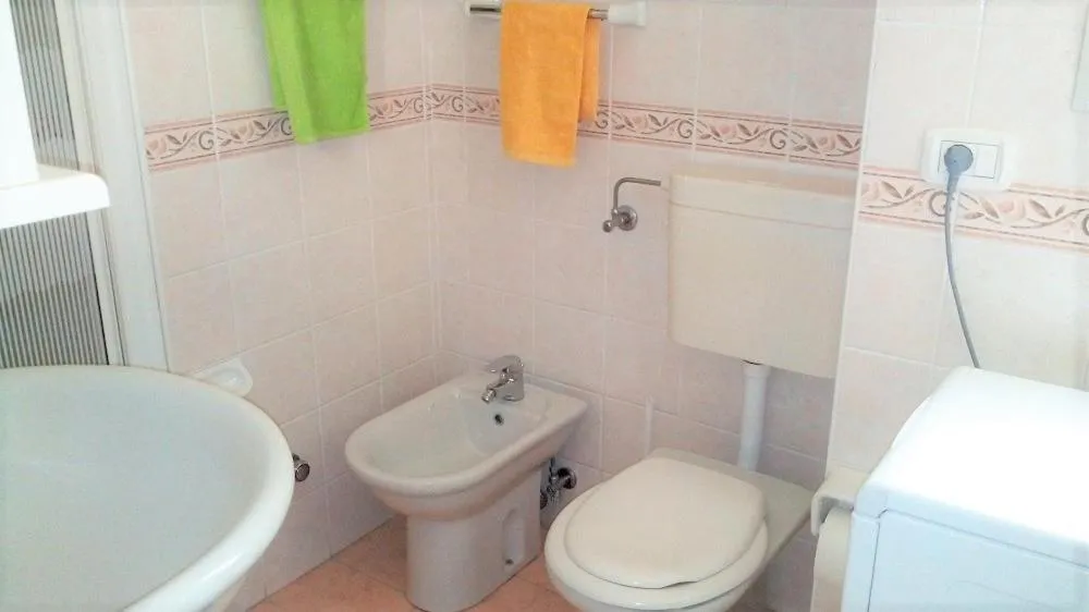 Toilet in Green Holiday Wohnung mit Schwimmbad