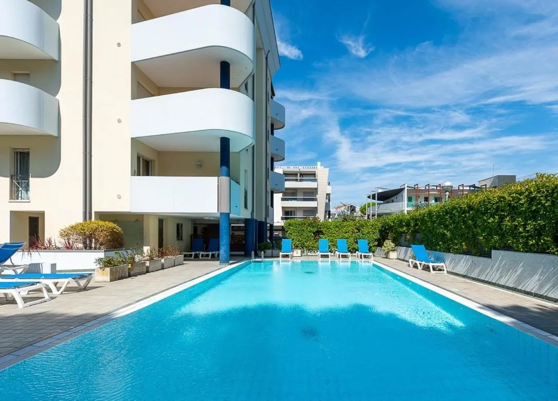 Swimming pool in Green Holiday Wohnung mit Schwimmbad