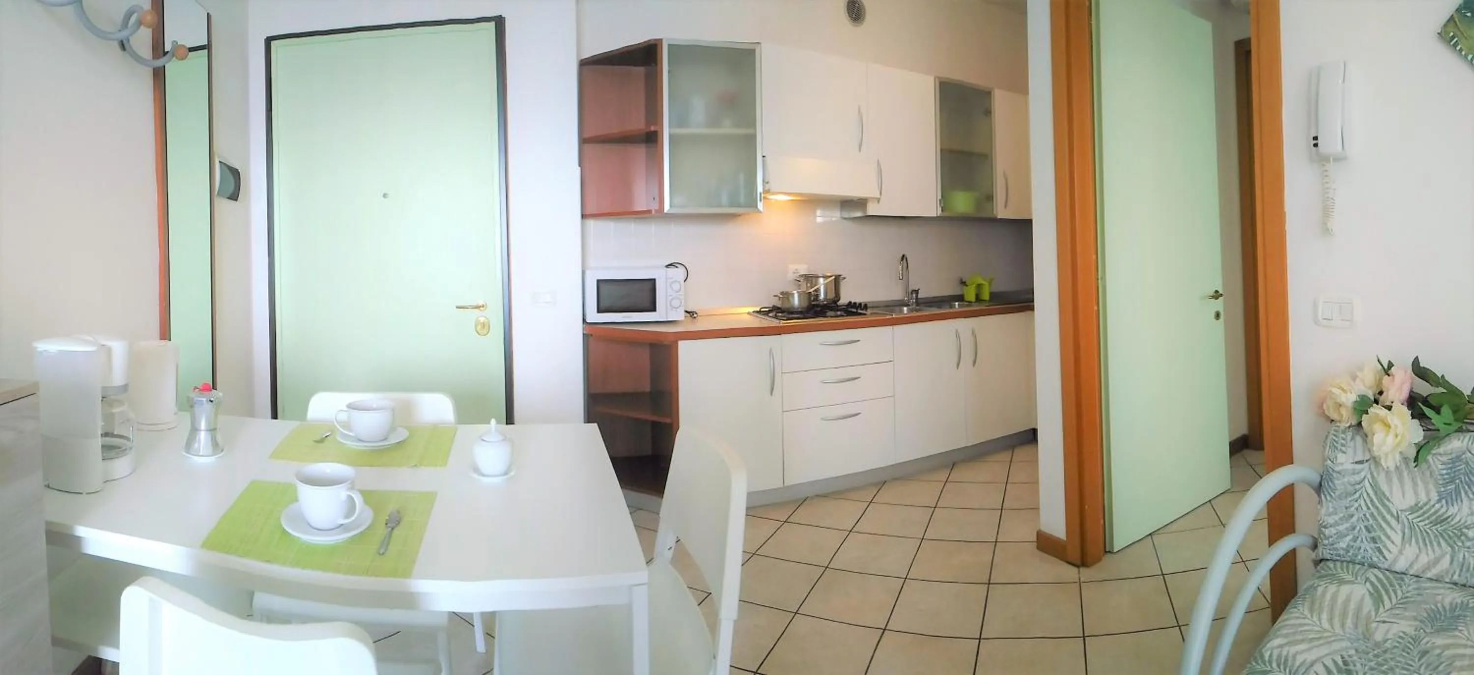 Dining area in Green Holiday Wohnung mit Schwimmbad