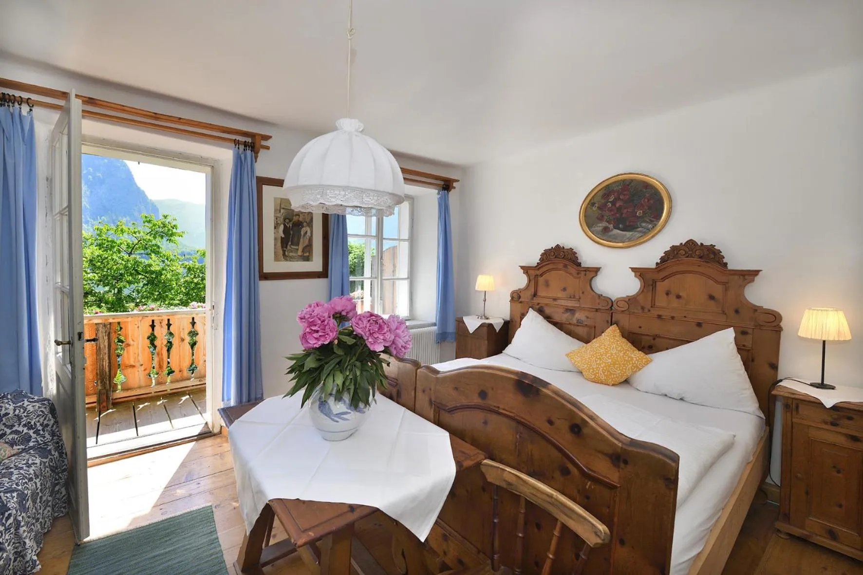 Bed in Gasthof Simony Hallstatt B&B