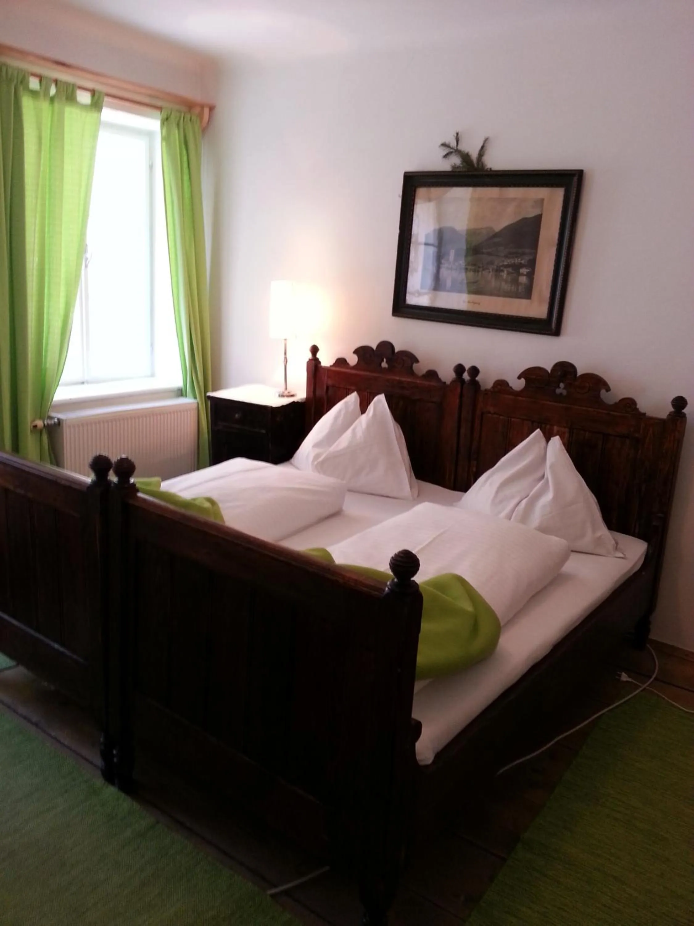 Bed in Gasthof Simony Hallstatt B&B