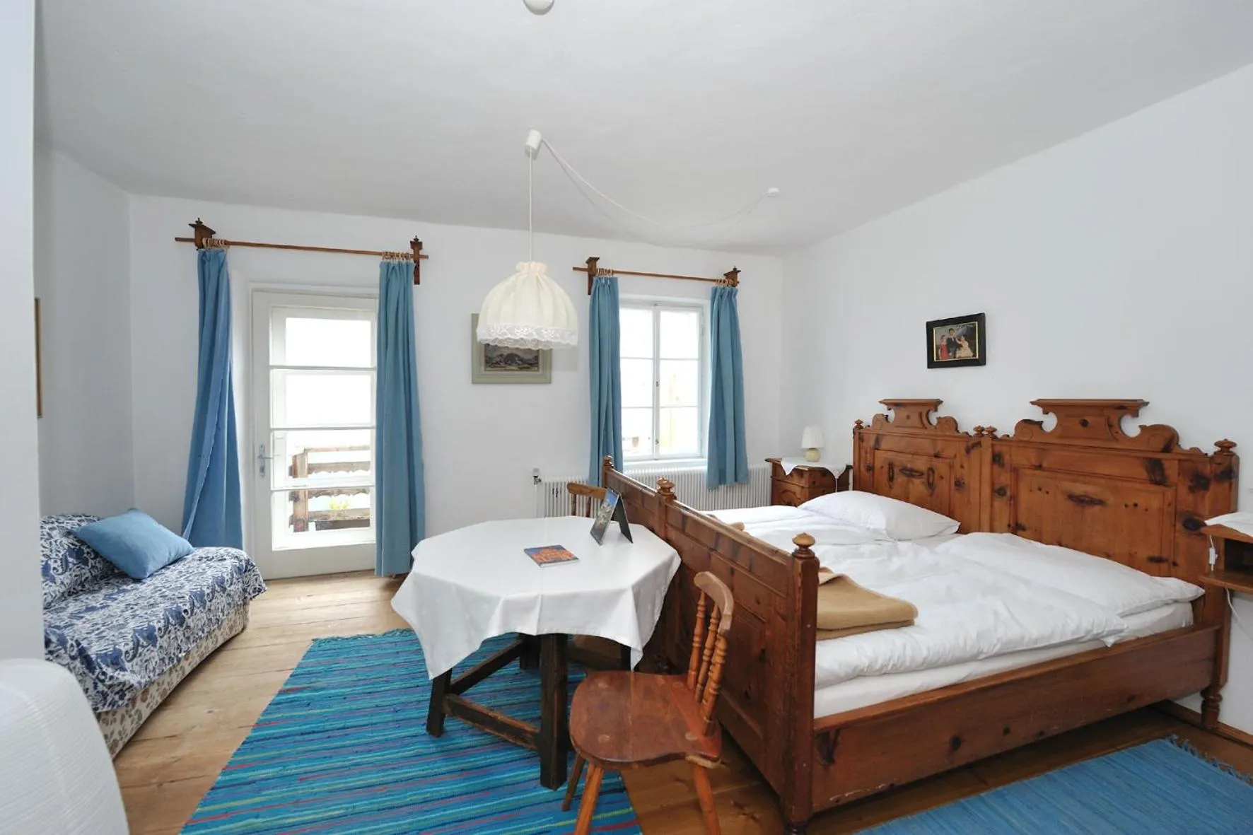 Bed in Gasthof Simony Hallstatt B&B