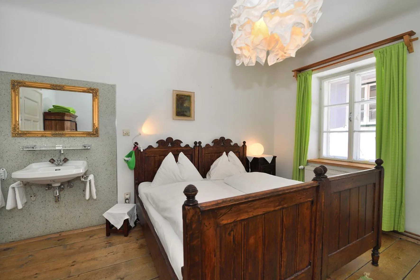 Bed in Gasthof Simony Hallstatt B&B