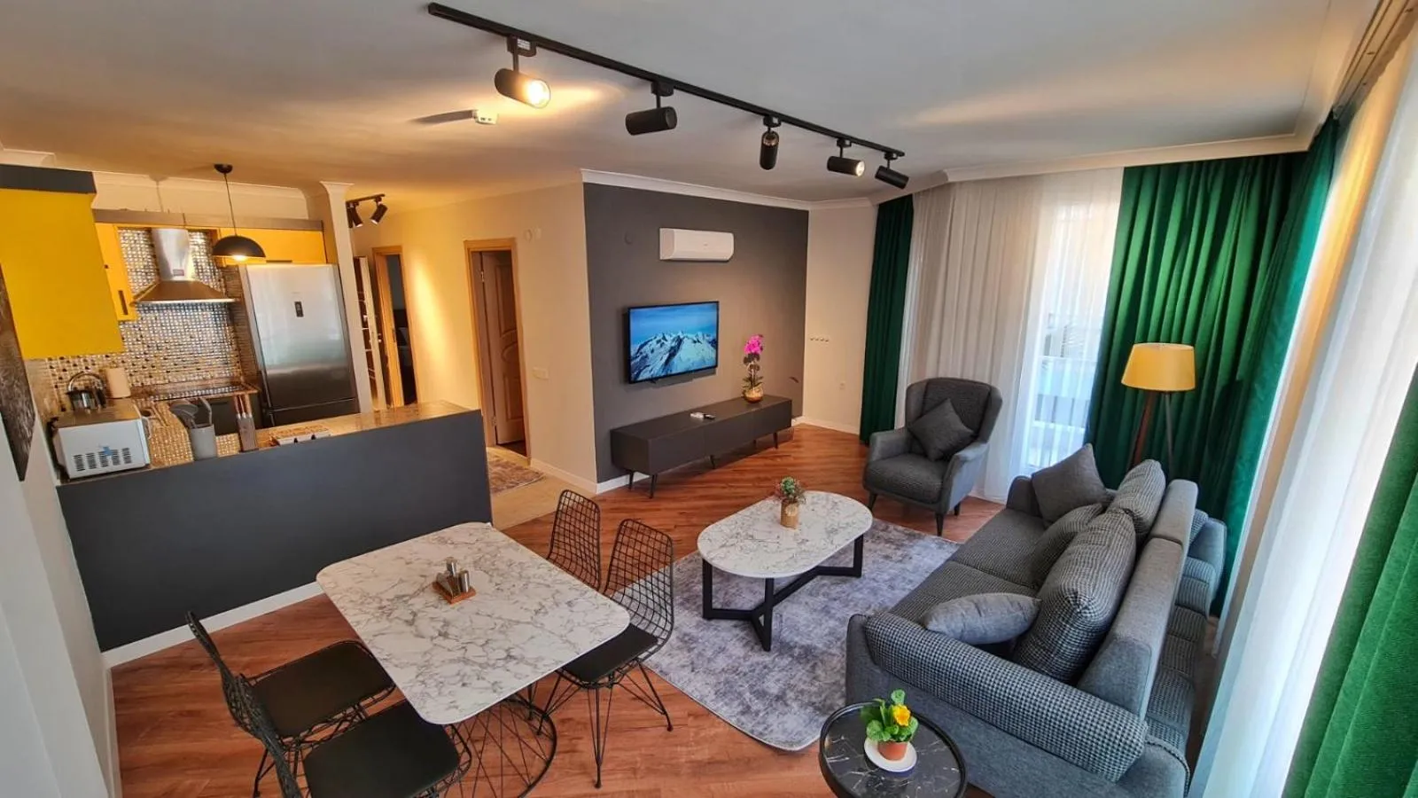 TV and multimedia in Letstay Sweet Home Yellow