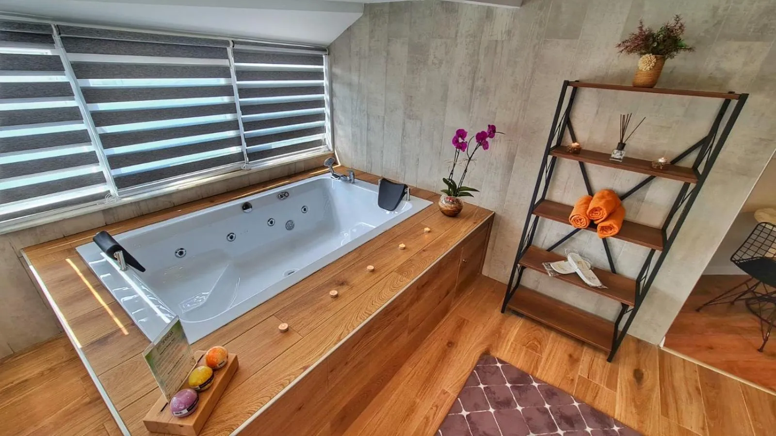 Hot Tub in Letstay Sweet Home Yellow