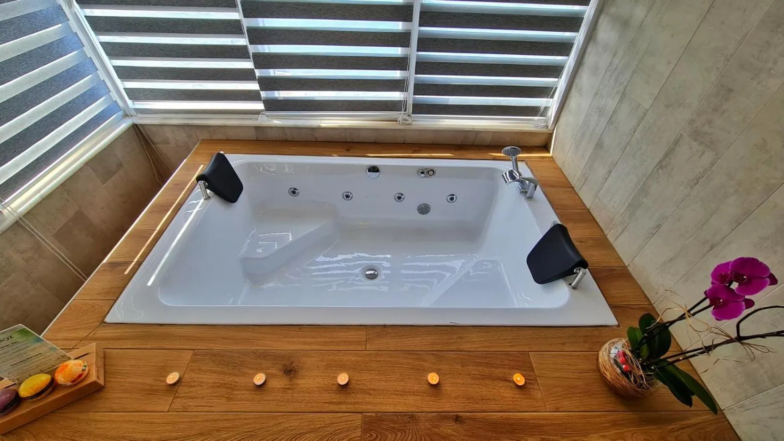 Hot Tub in Letstay Sweet Home Yellow