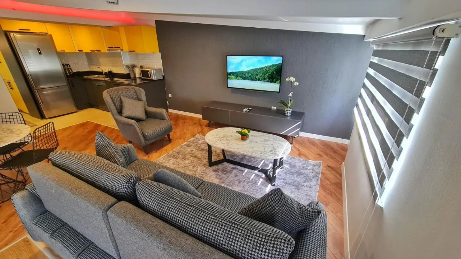 TV and multimedia in Letstay Sweet Home Yellow