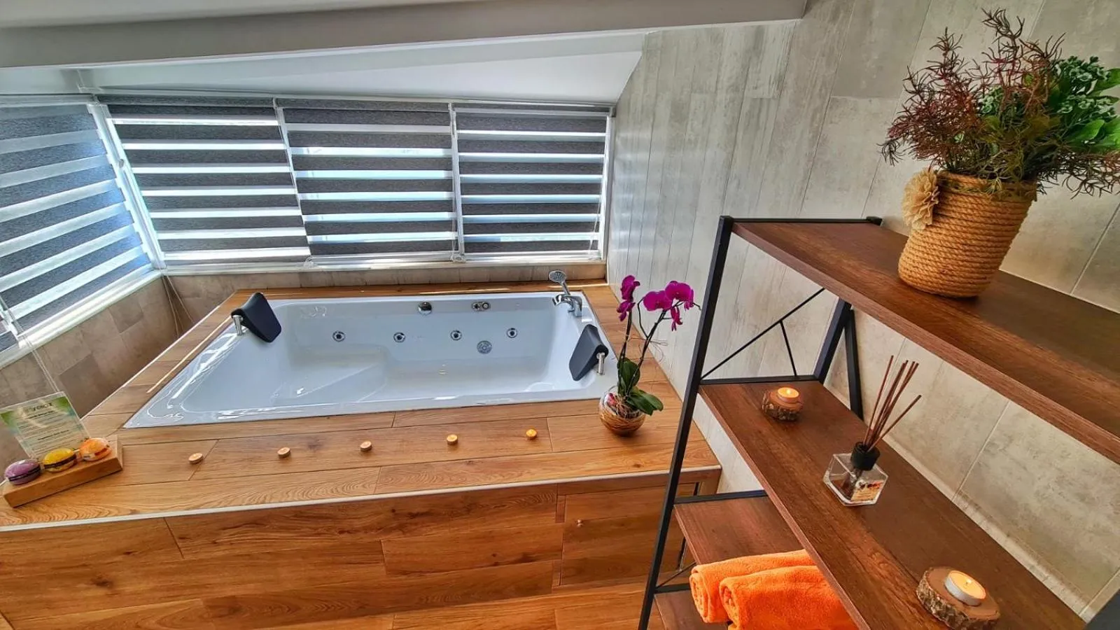 Hot Tub in Letstay Sweet Home Yellow