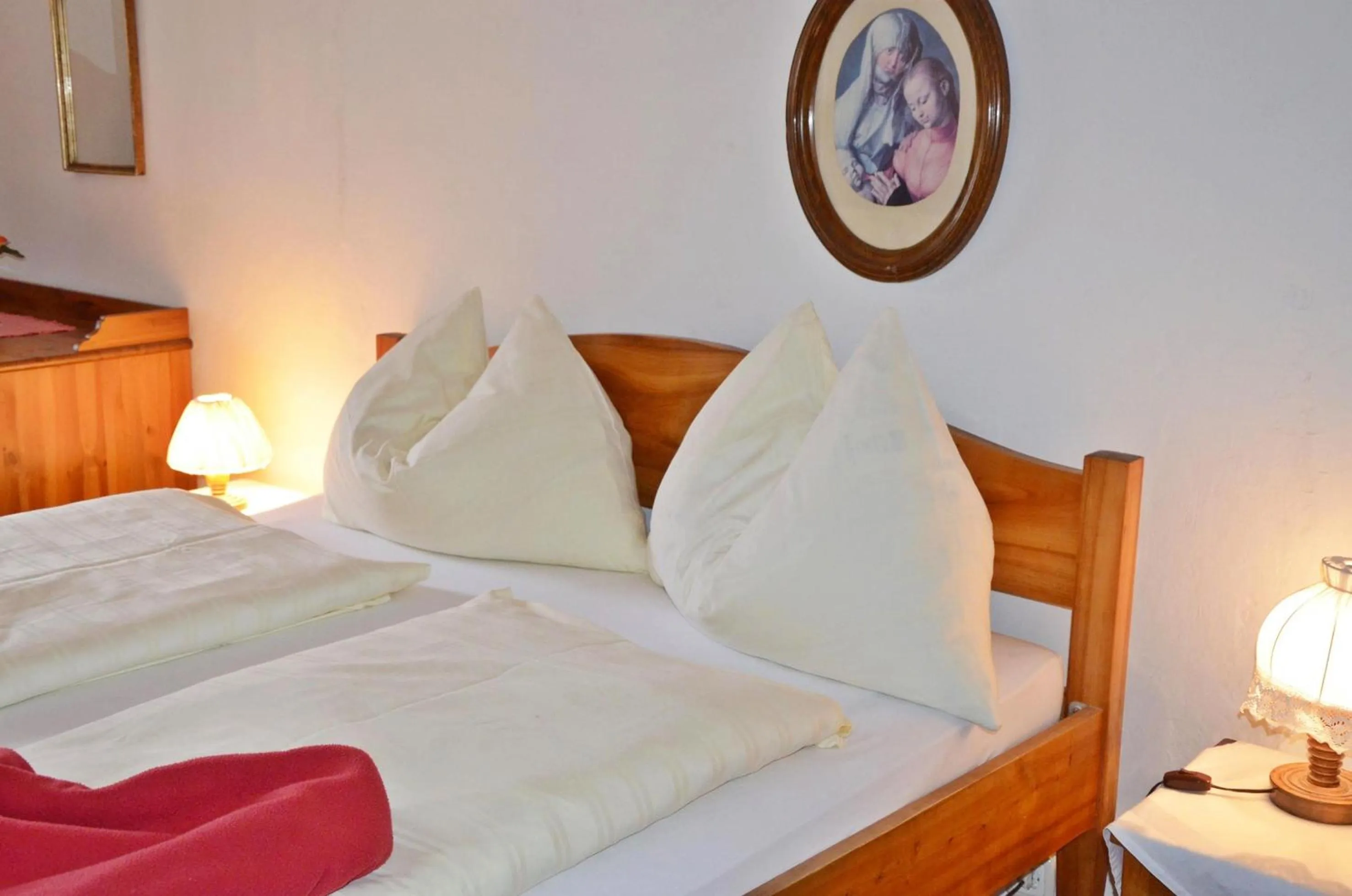 Bedroom, Bed in Bräugasthof Hallstatt