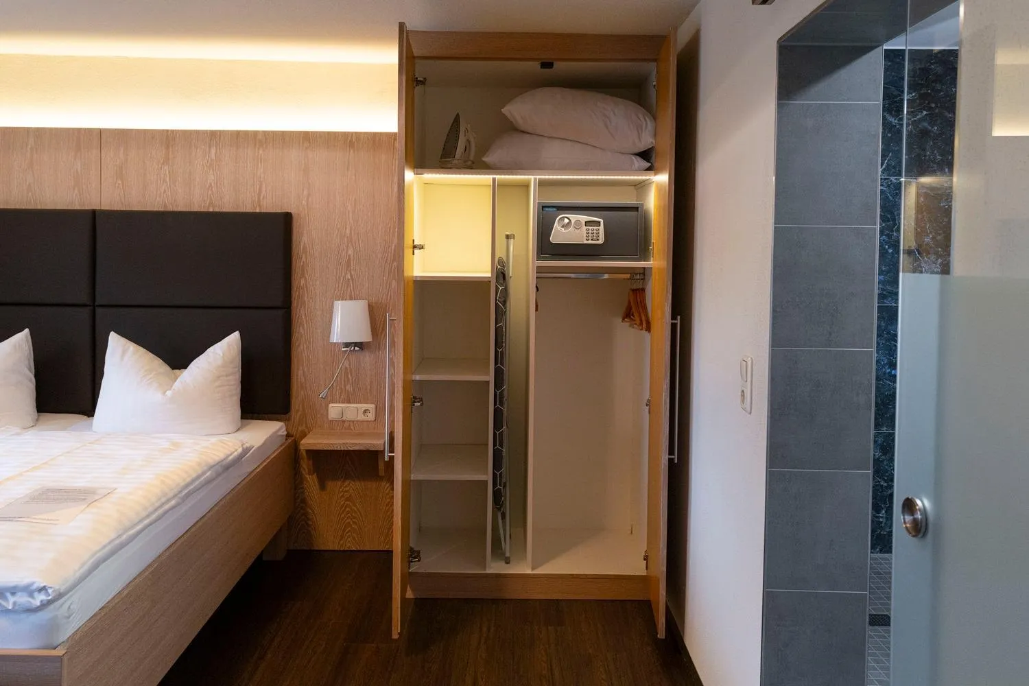 Bed in Hotel & Apartments Böhm