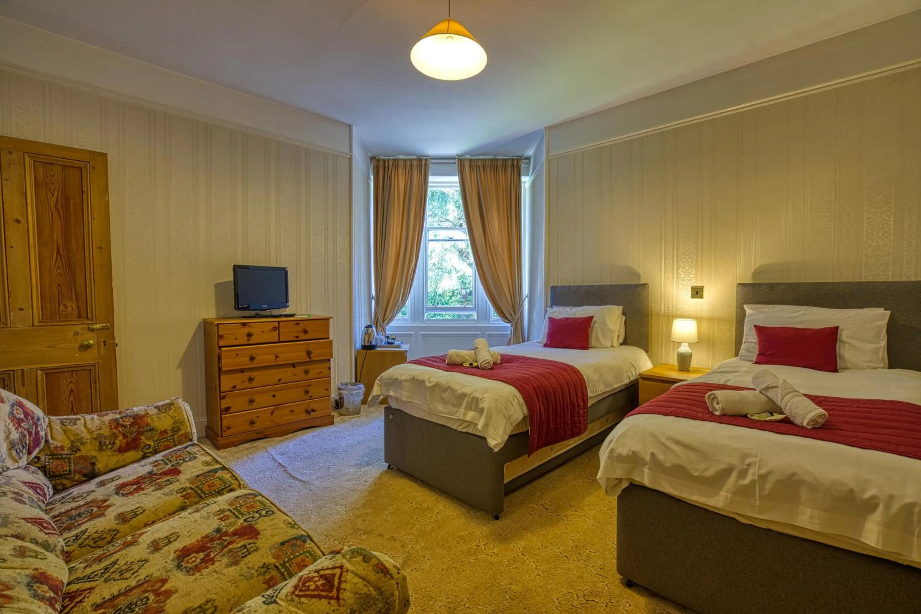 Shower, Bed in Woodlands Bed and Breakfast