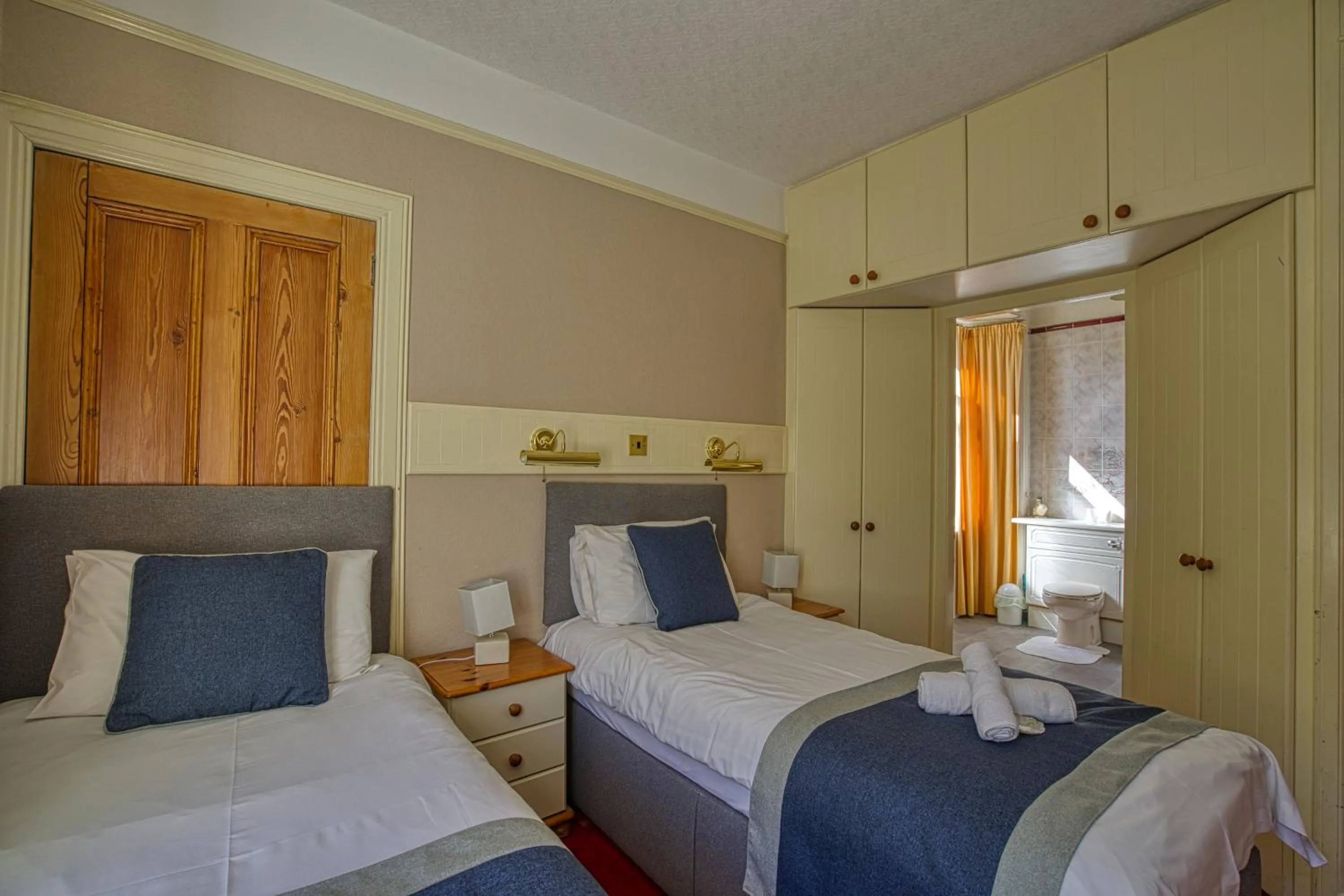 Shower, Bed in Woodlands Bed and Breakfast