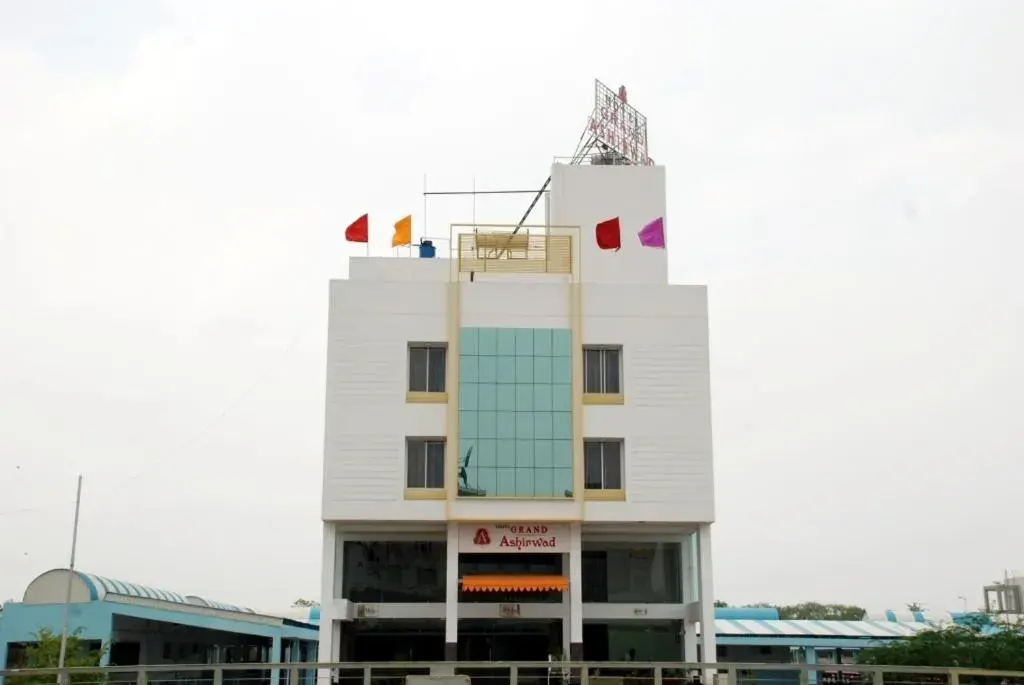 Facade/entrance in Grand Ashirwad Beacon Facade/entrance in Grand Ashirwad Beacon