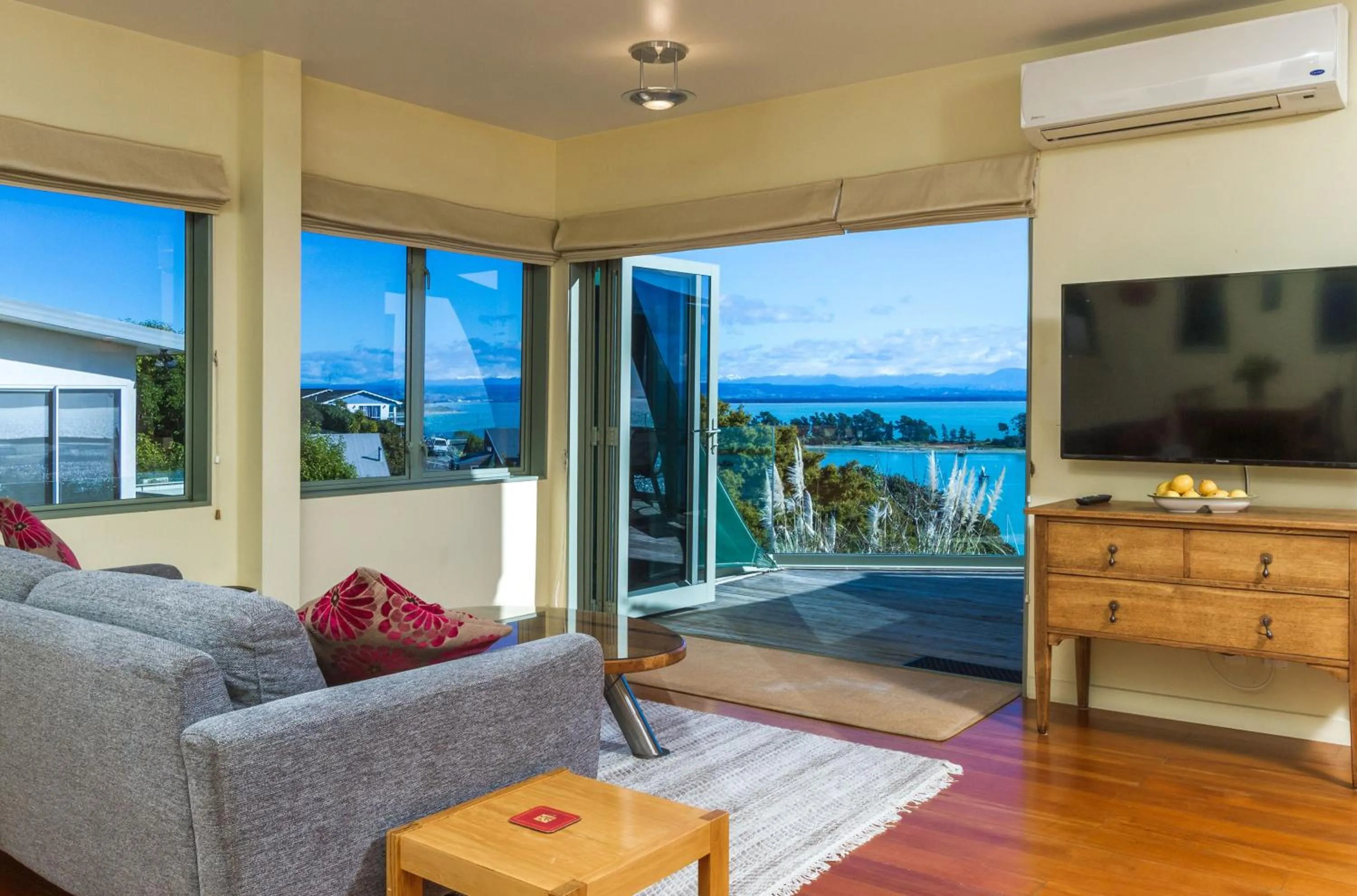 Living room in Harbour View - Three