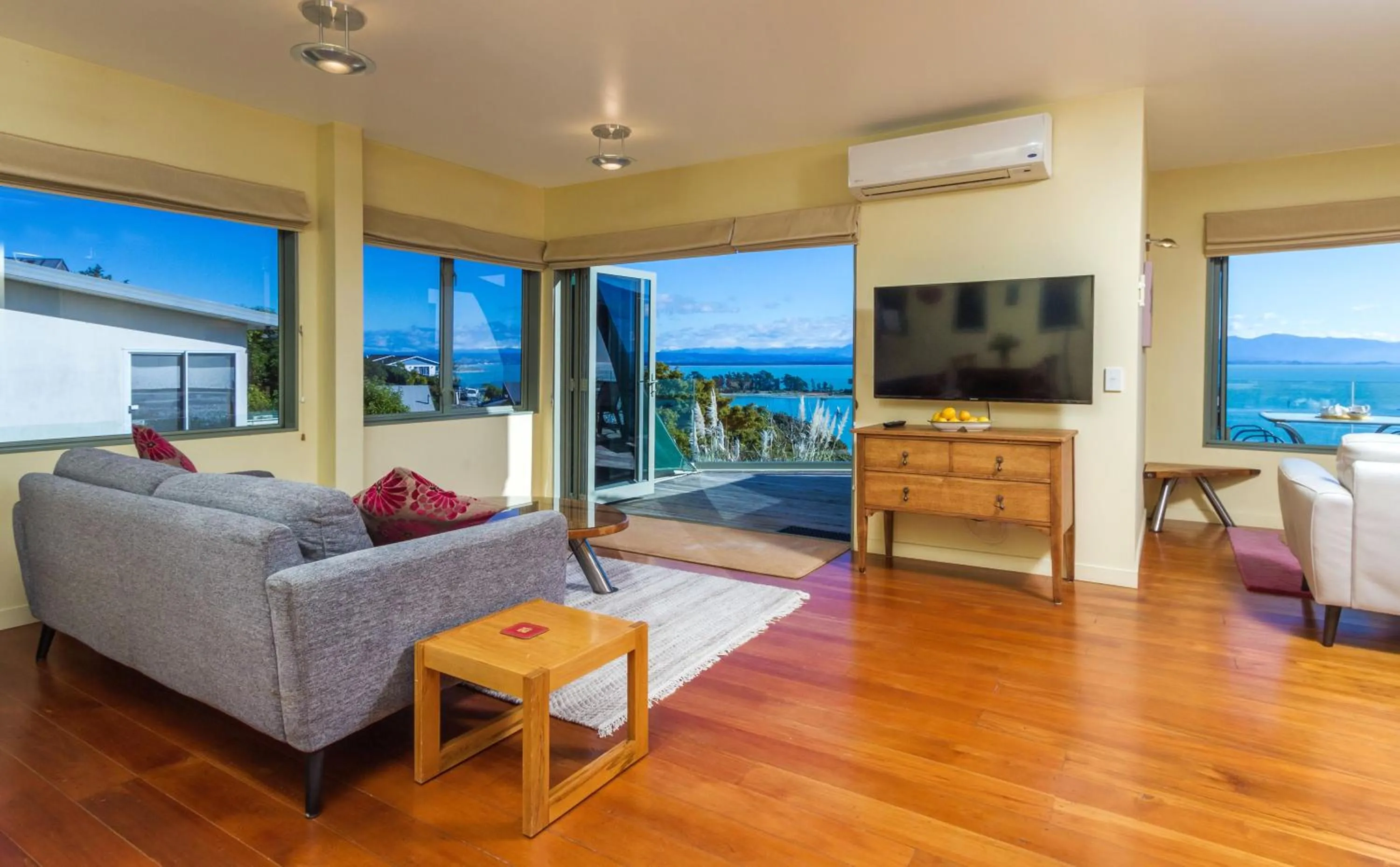 Living room in Harbour View - Three