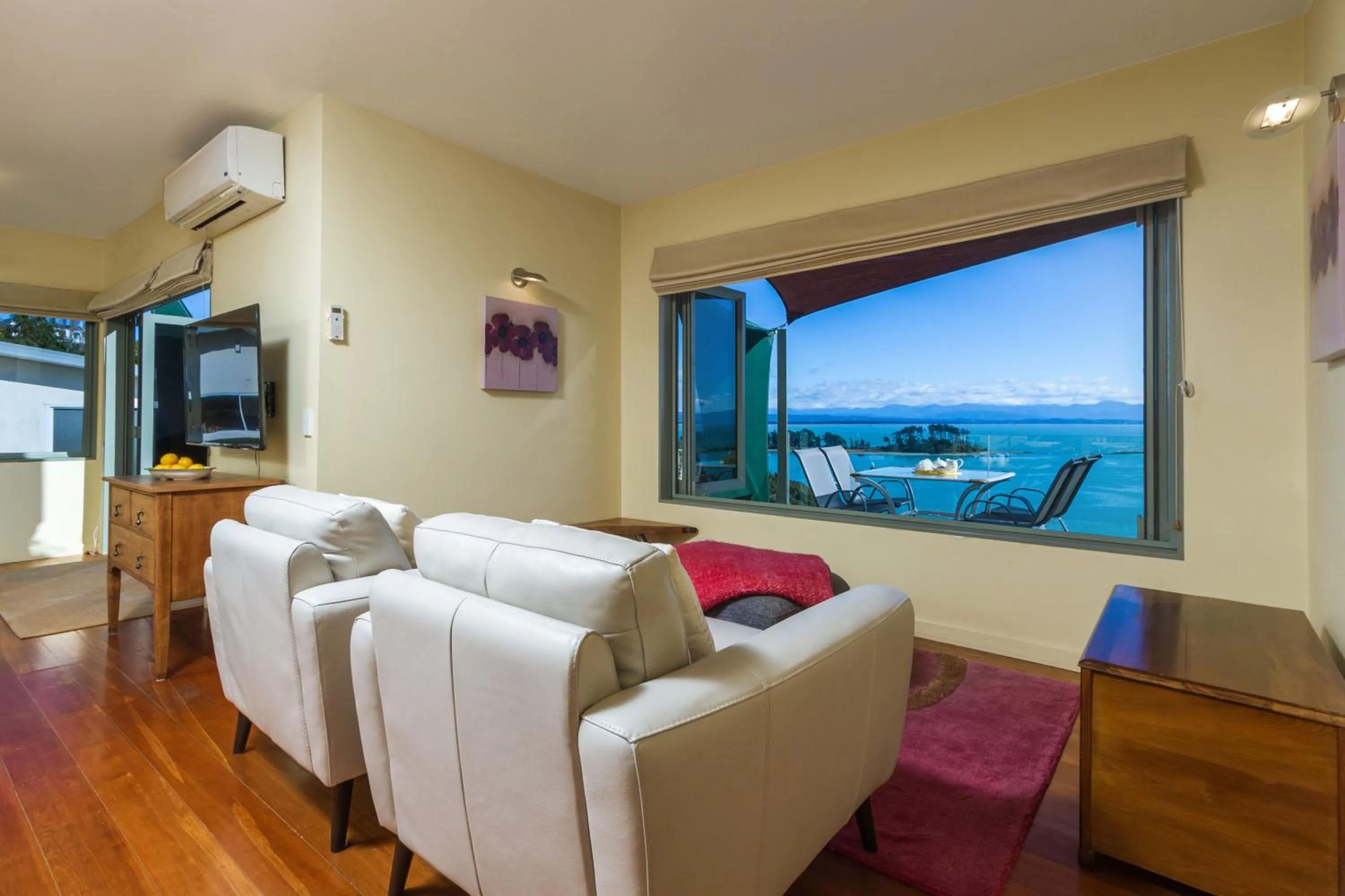 Seating area in Harbour View - Three