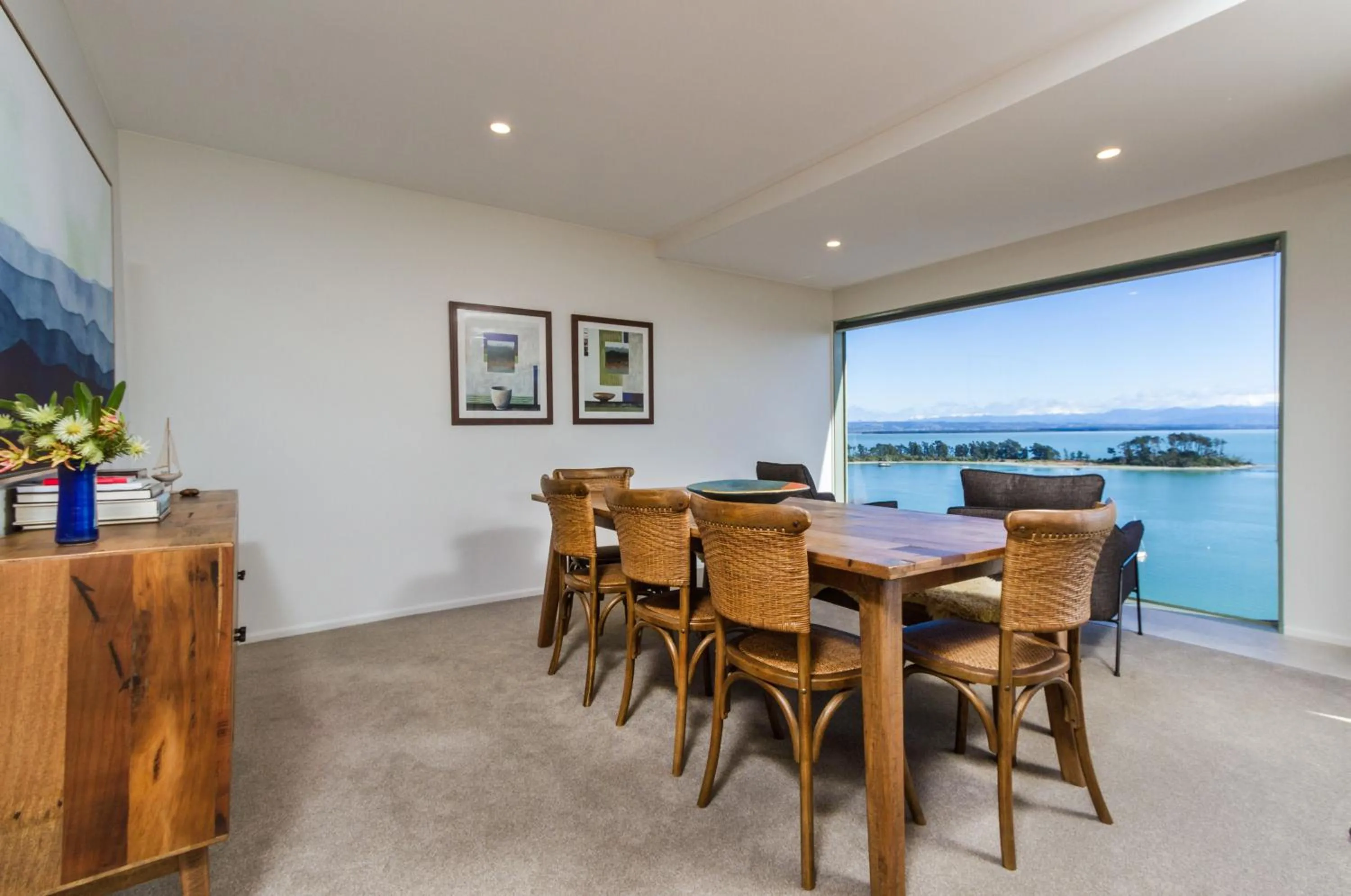 Dining area in Harbour View - Three