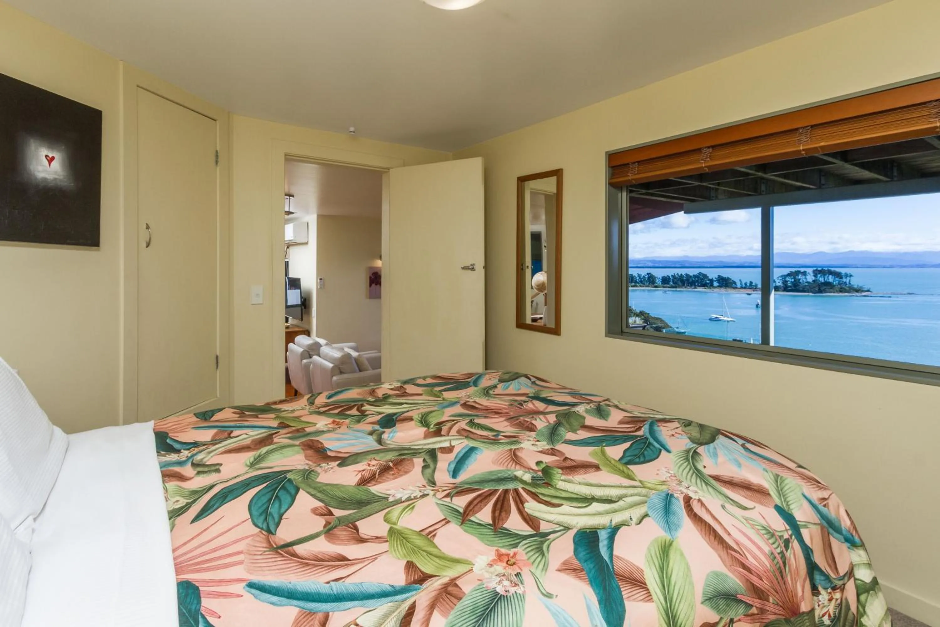 Bedroom, Bed in Harbour View - Three