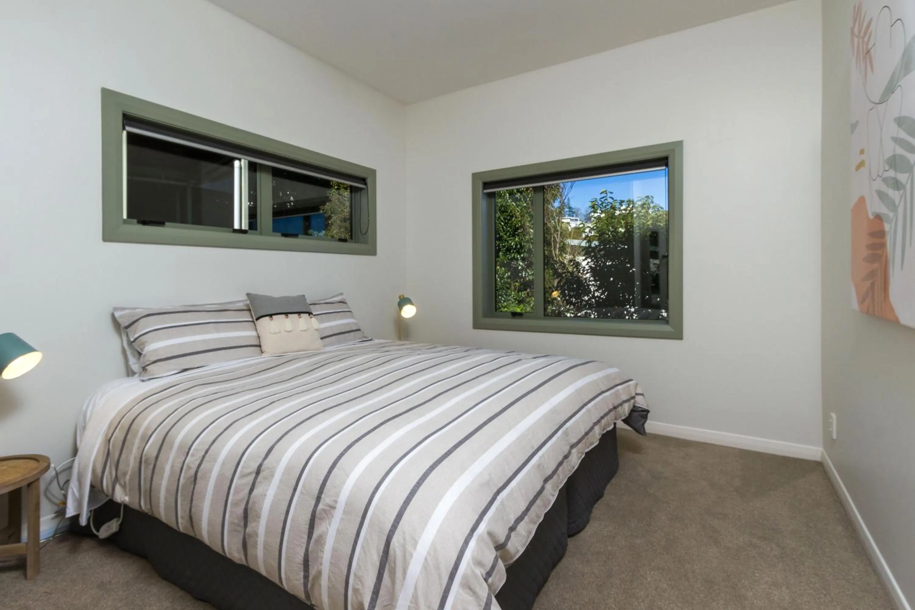 Bedroom, Bed in Harbour View - Three