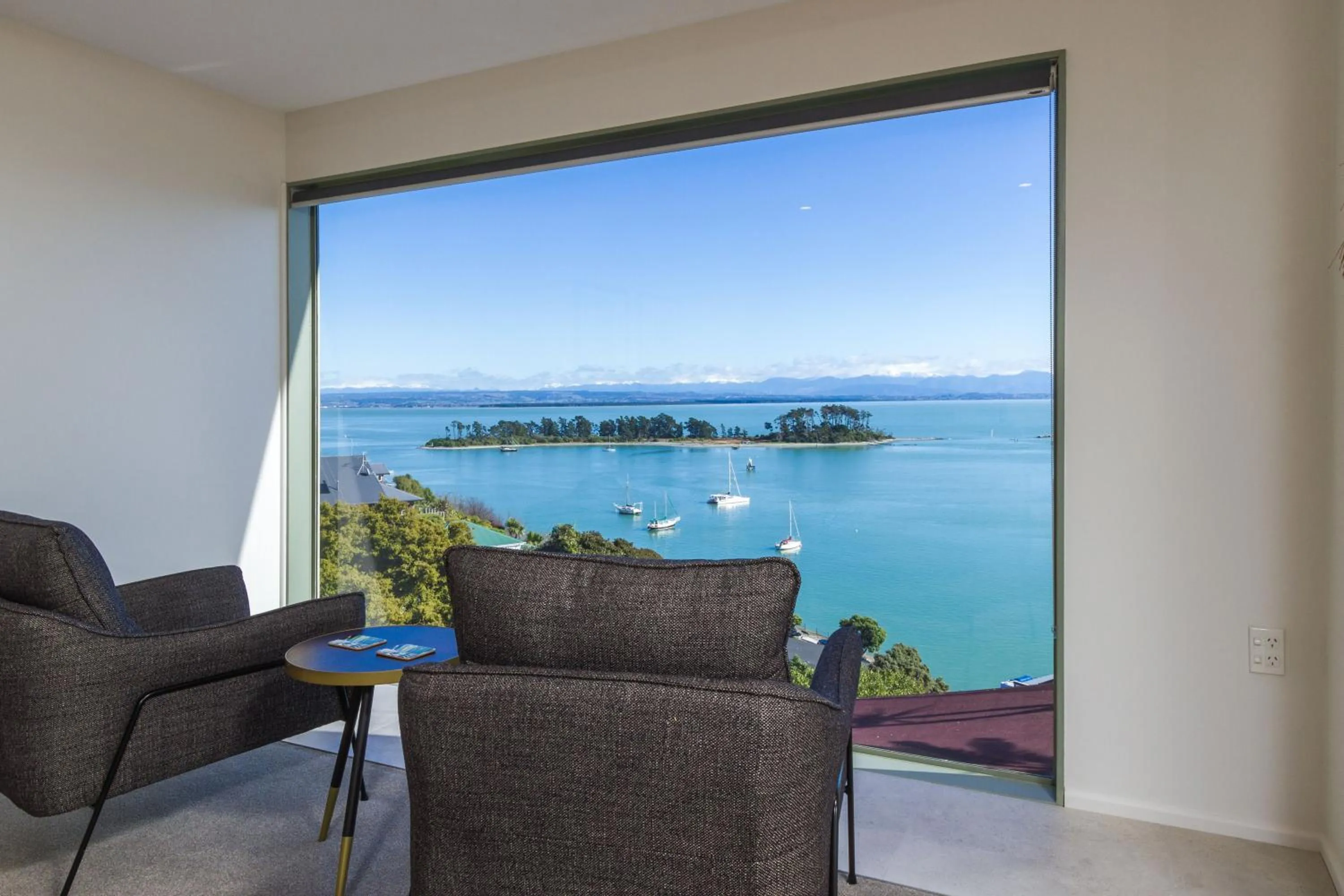 Seating area in Harbour View - Three