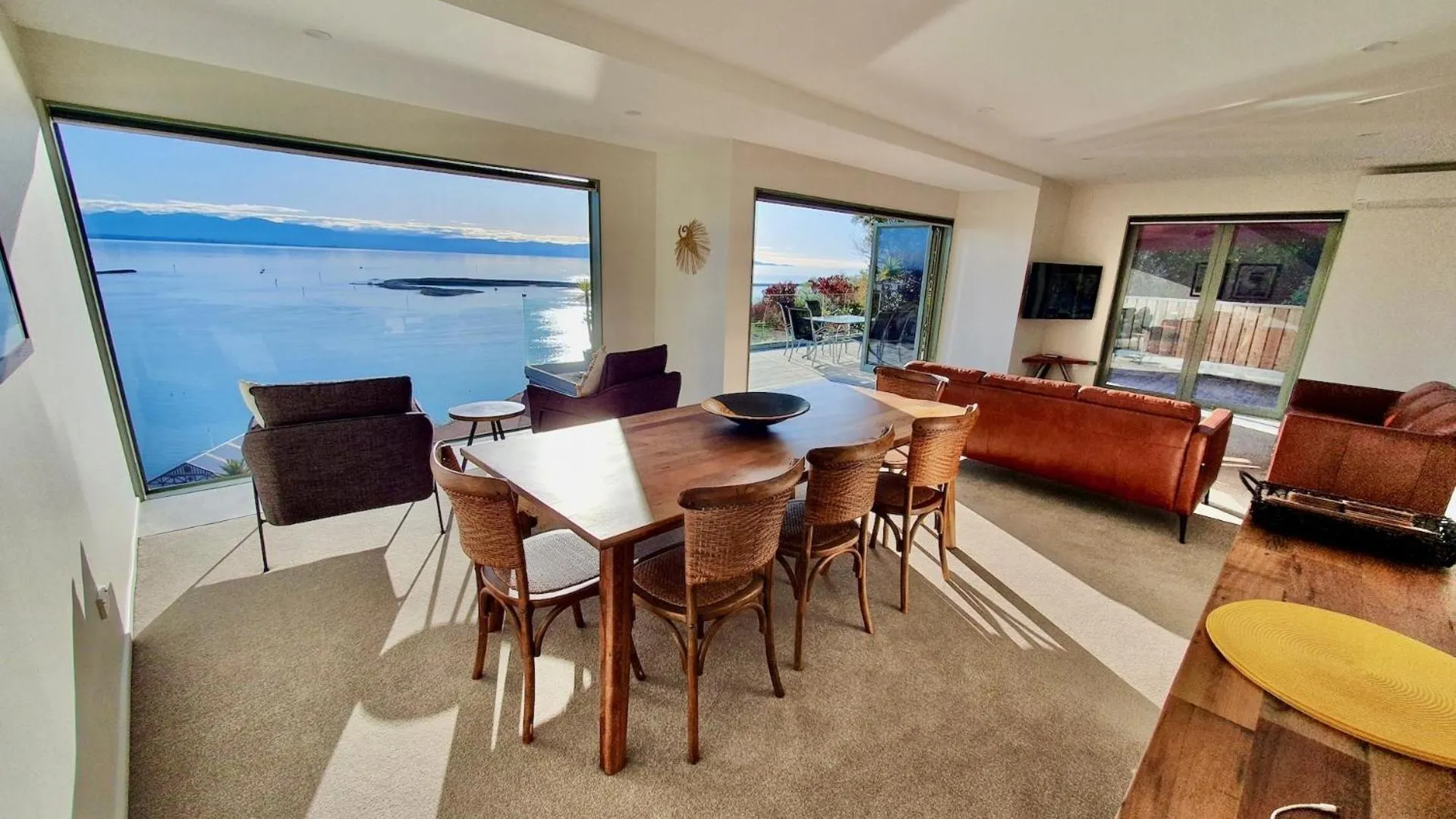 Dining area in Harbour View - Three