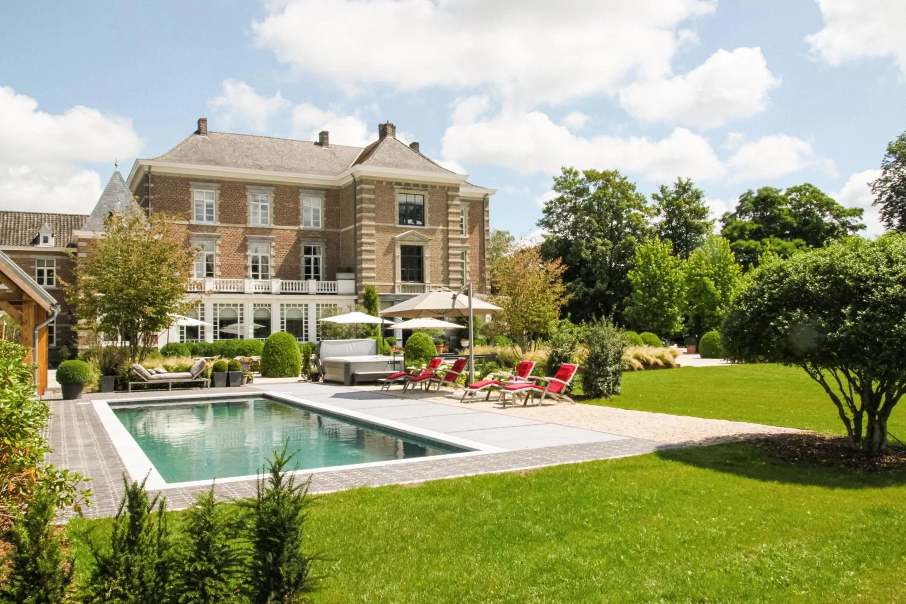 Property building in B&B Maison Mairie Hasselt