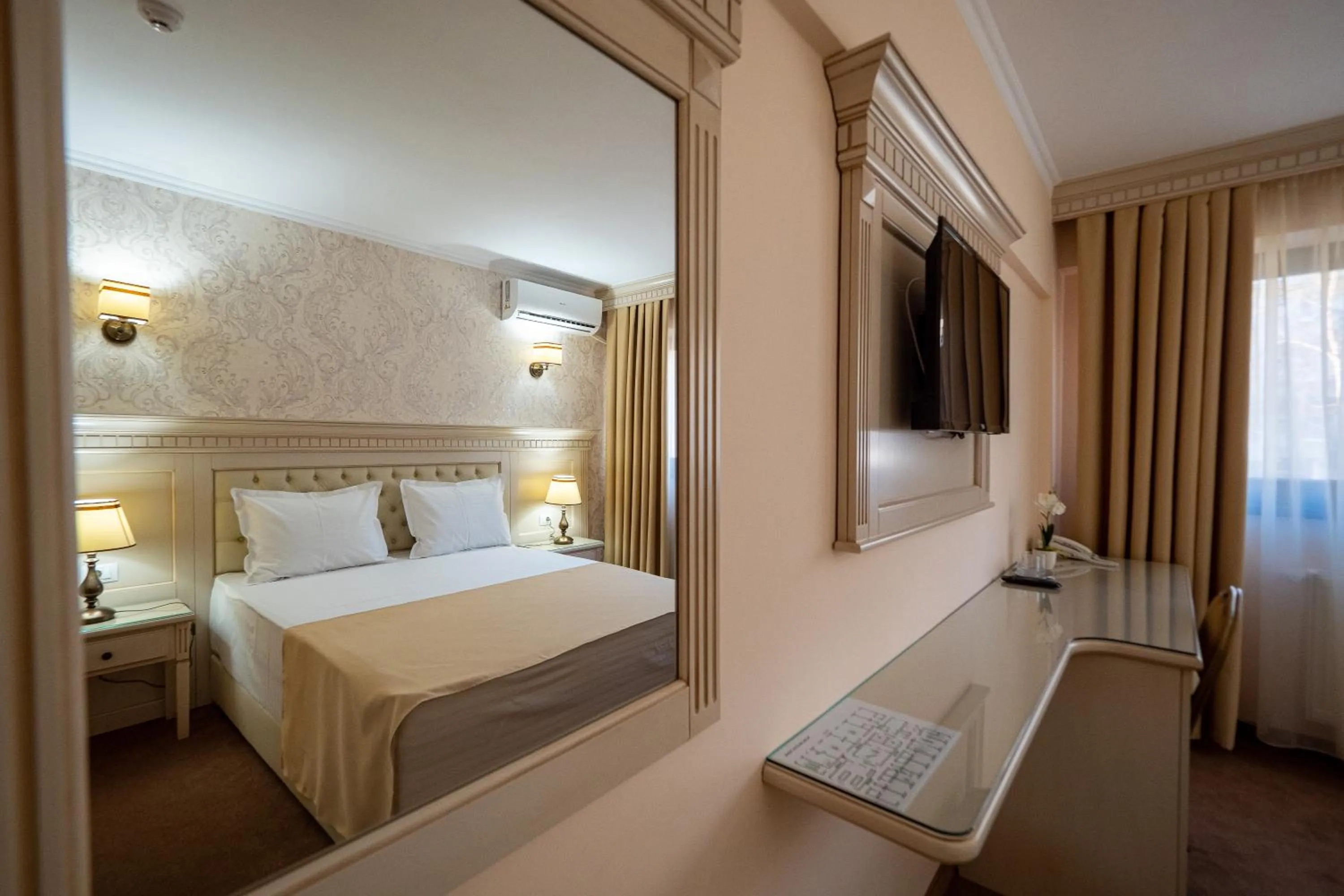 Photo of the whole room, Bed in Hotel Orient Galati