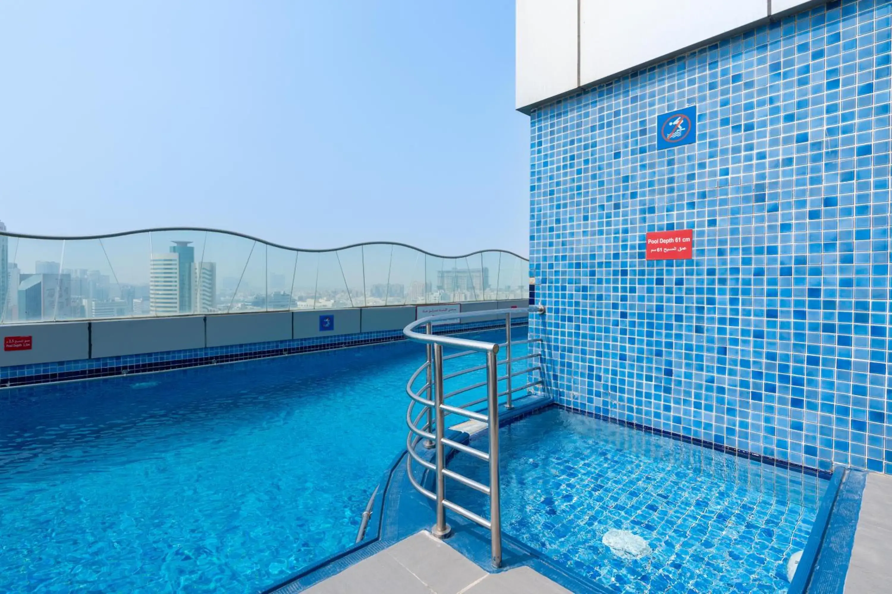 Swimming pool in Samaya Hotel Deira Swimming pool in Samaya Hotel Deira