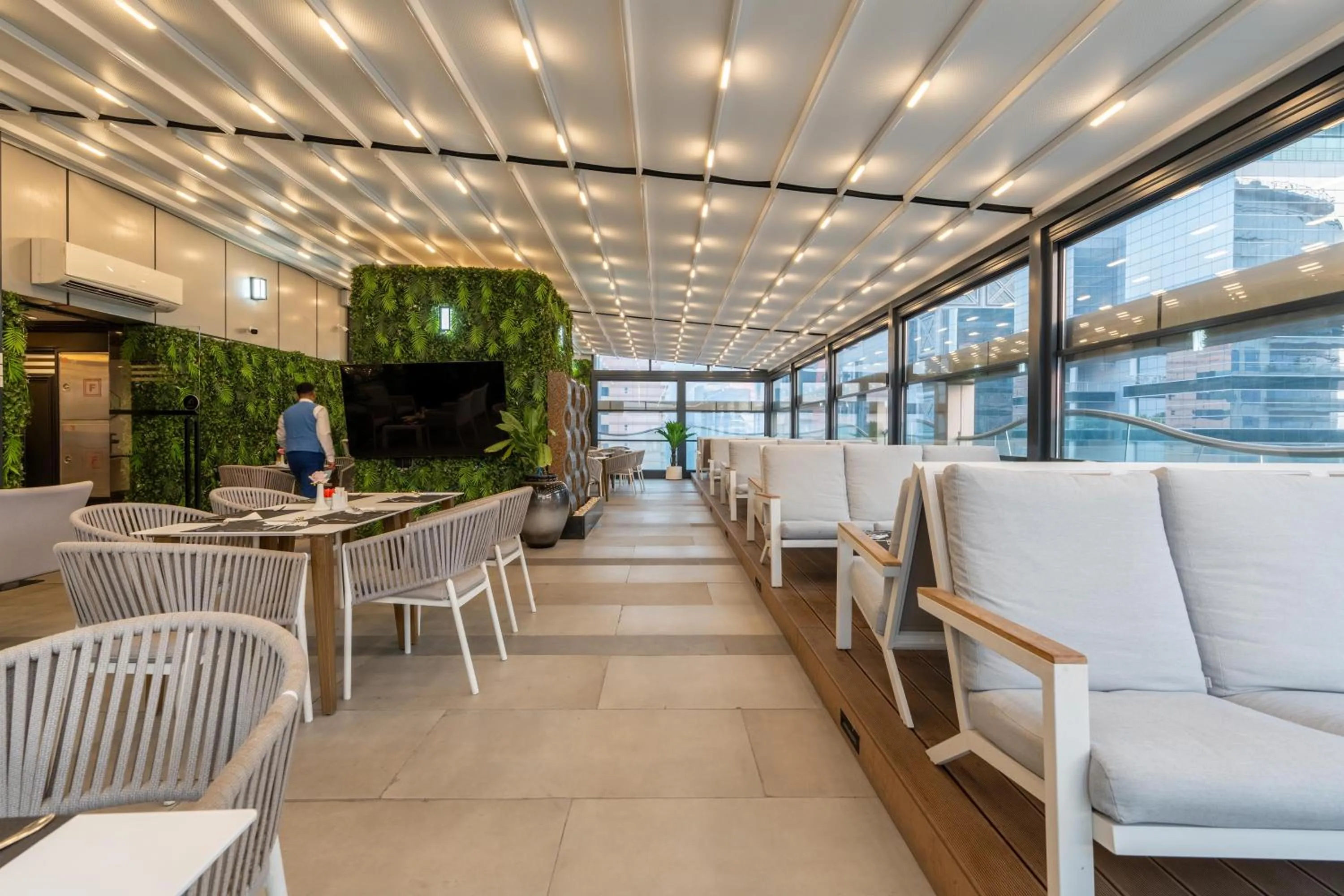 Restaurant/places to eat in Samaya Hotel Deira