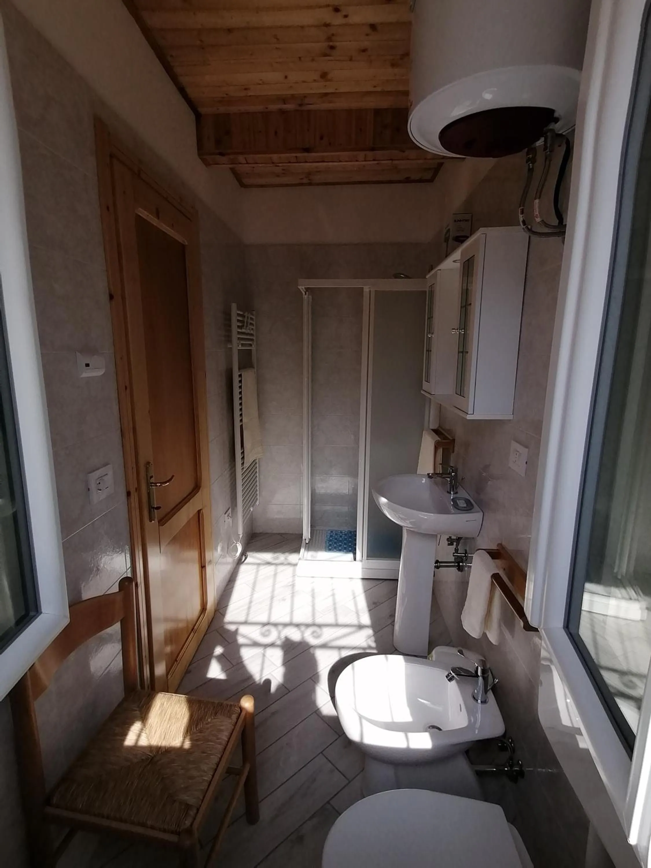 Shower in Al Souvenir