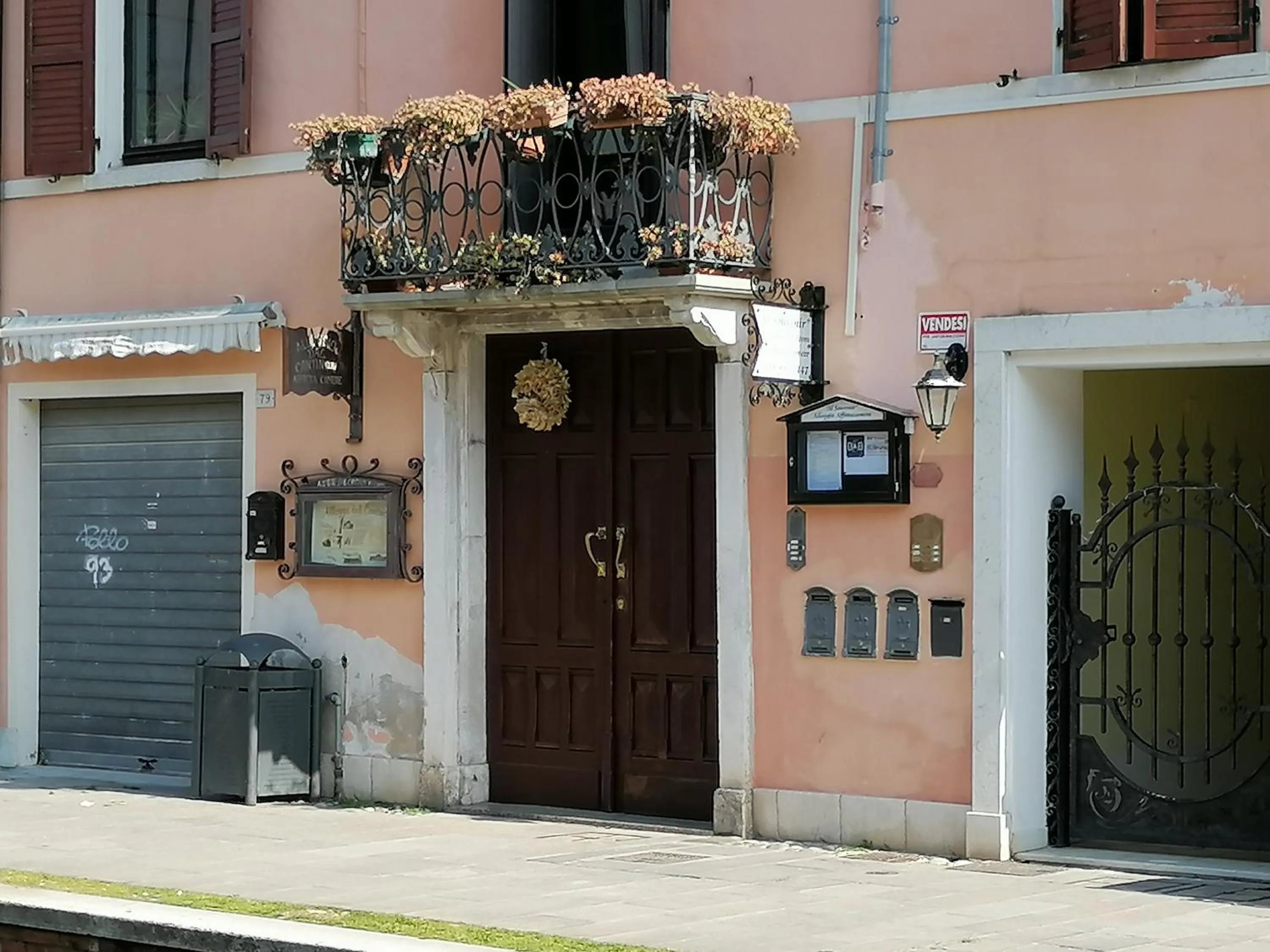 Facade/entrance in Al Souvenir