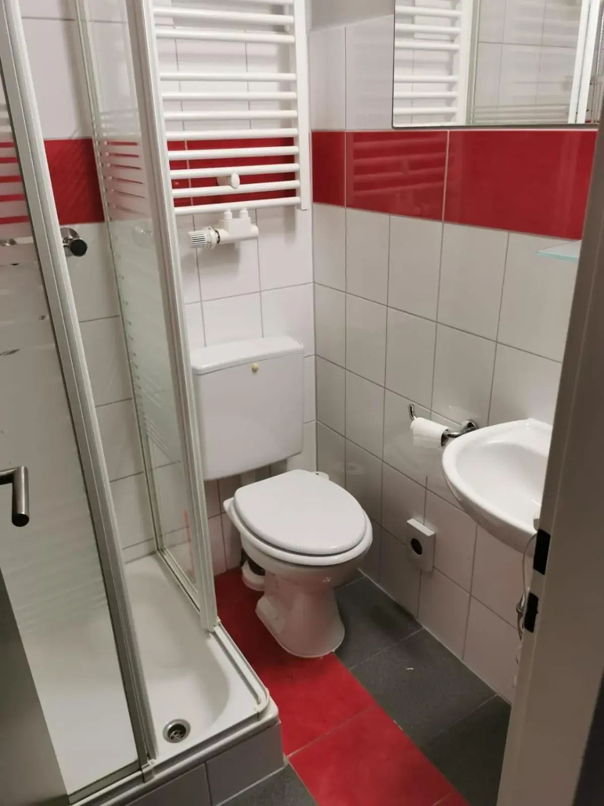 Single Room with Shower in ParkHotel Nieheim Single Room with Shower in ParkHotel Nieheim