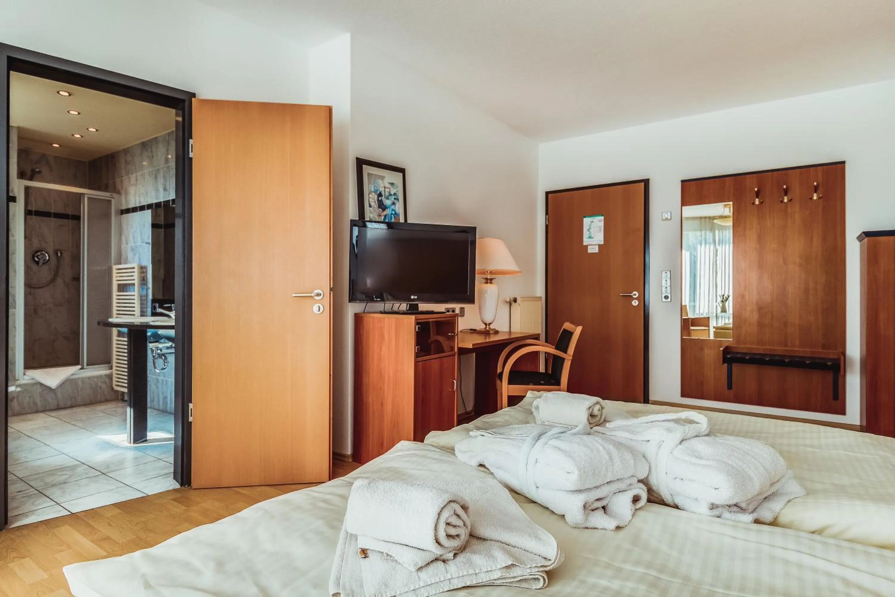 hair dresser, Bed in Landhotel Lewitz Mühle