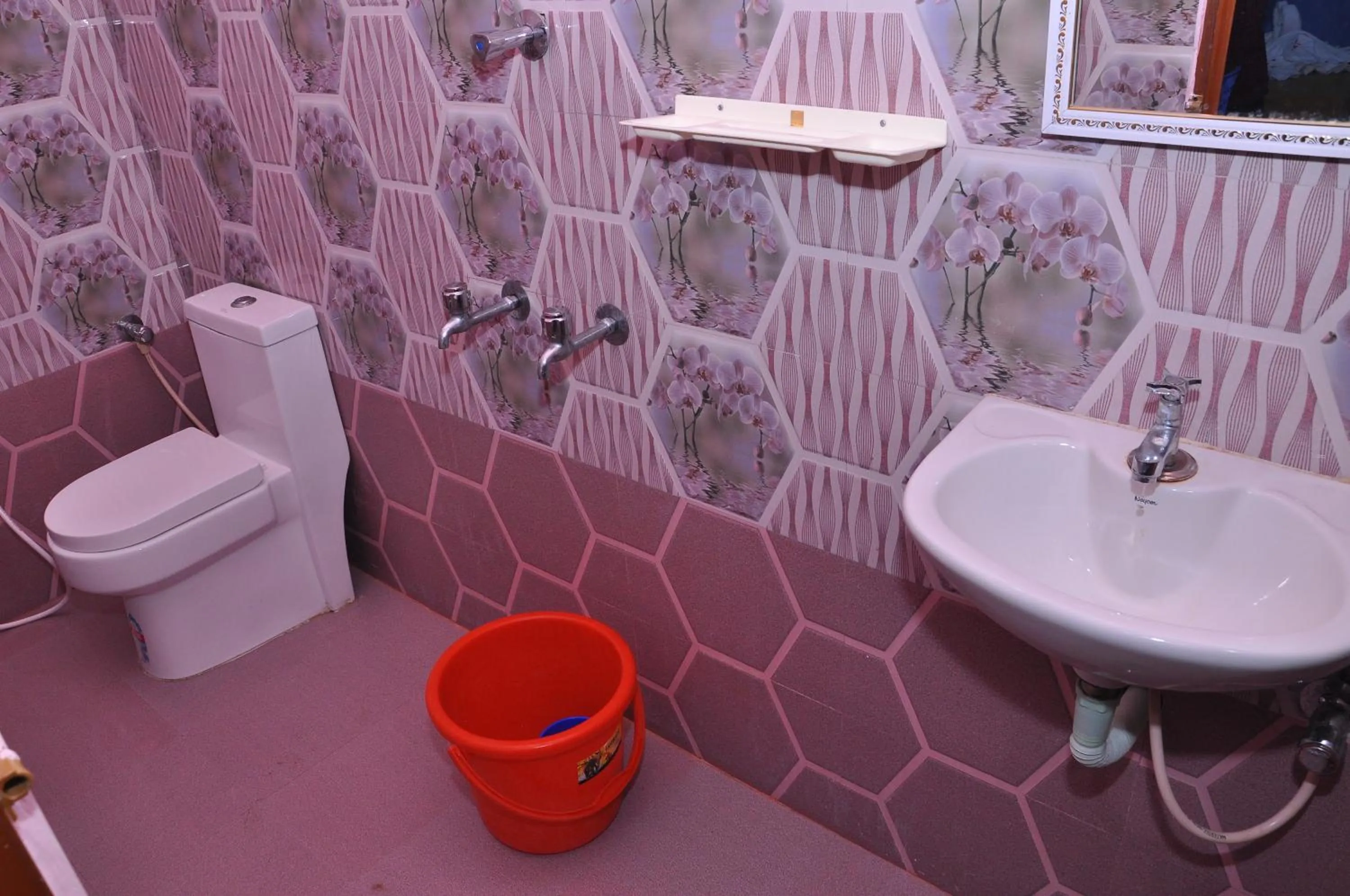 Toilet in Hotel Amman Residency