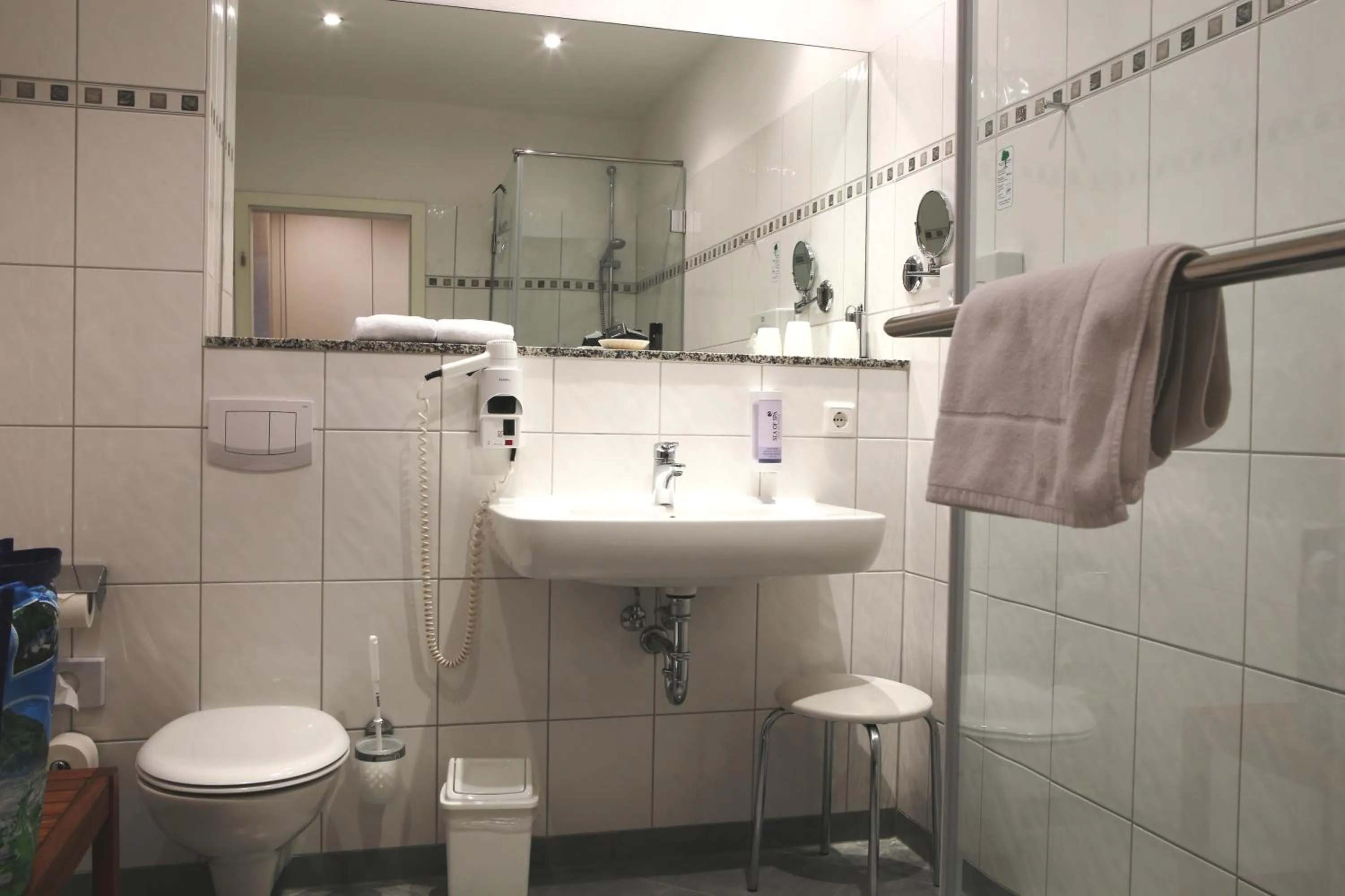 Bathroom in Hotel Badehaus Goor