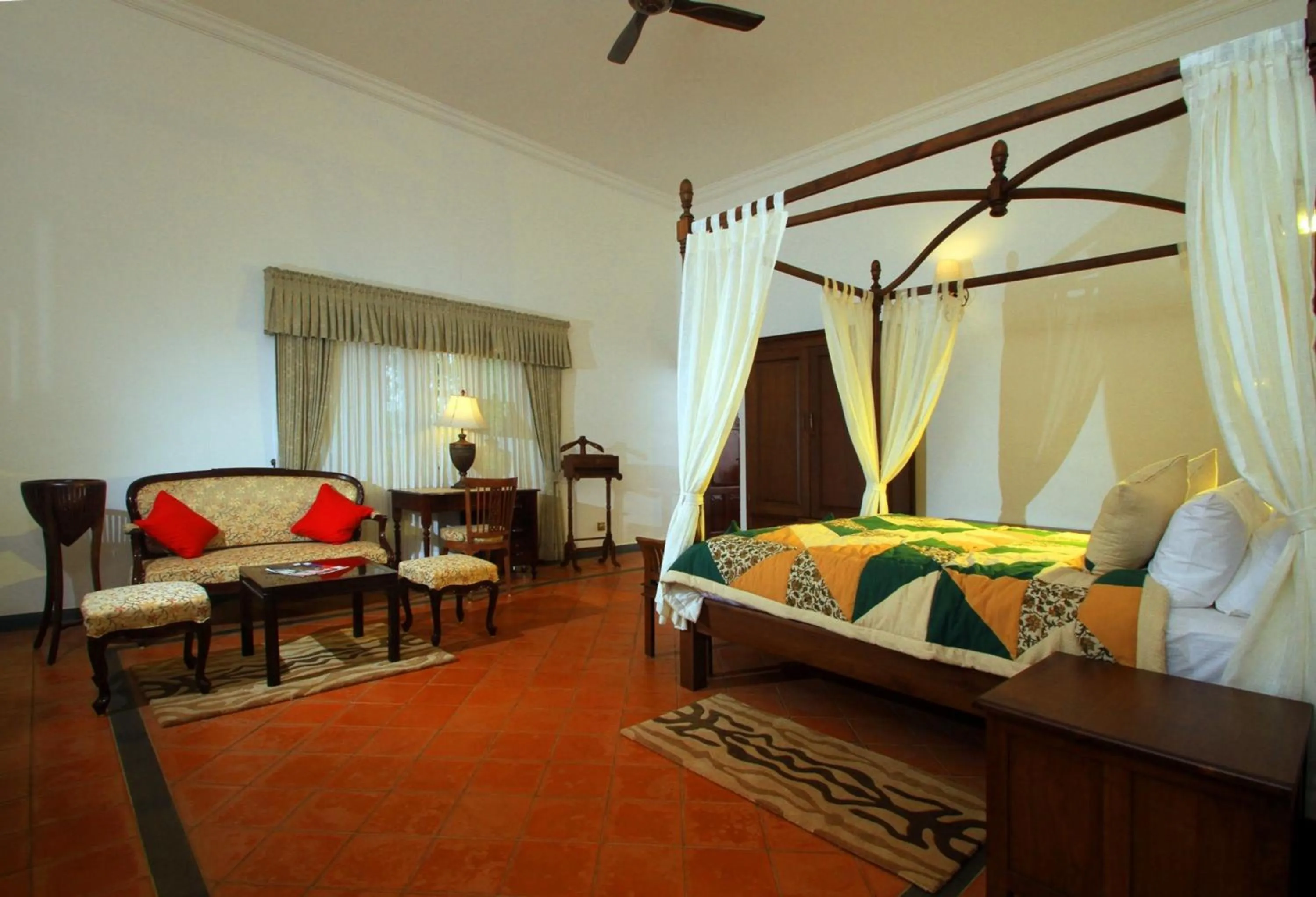 Photo of the whole room, Bed in Parisons Plantation Experiences by Abad