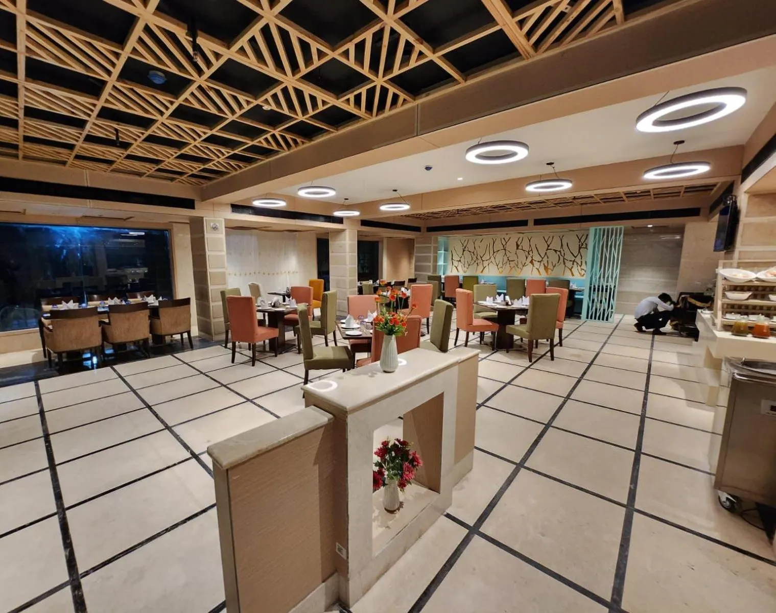 Restaurant/places to eat in The Central Park Hotel