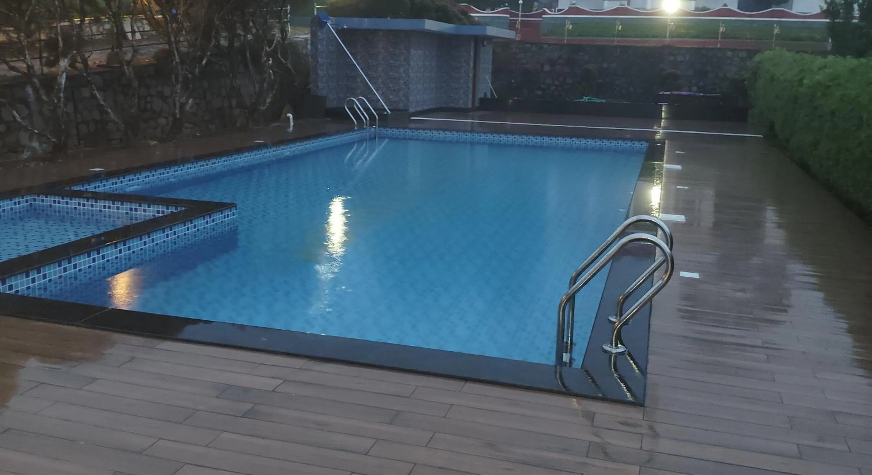 Swimming pool in Holiday Heaven Munnar