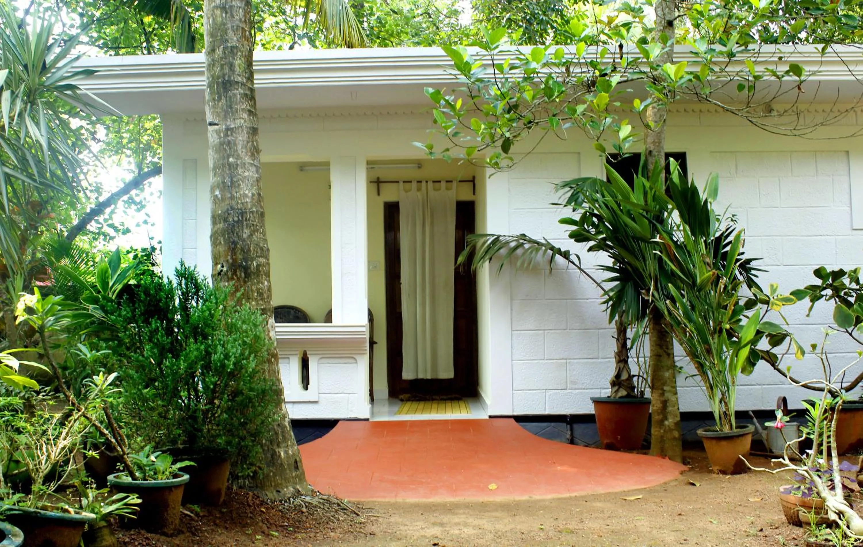 Facade/entrance in Jickys Nest