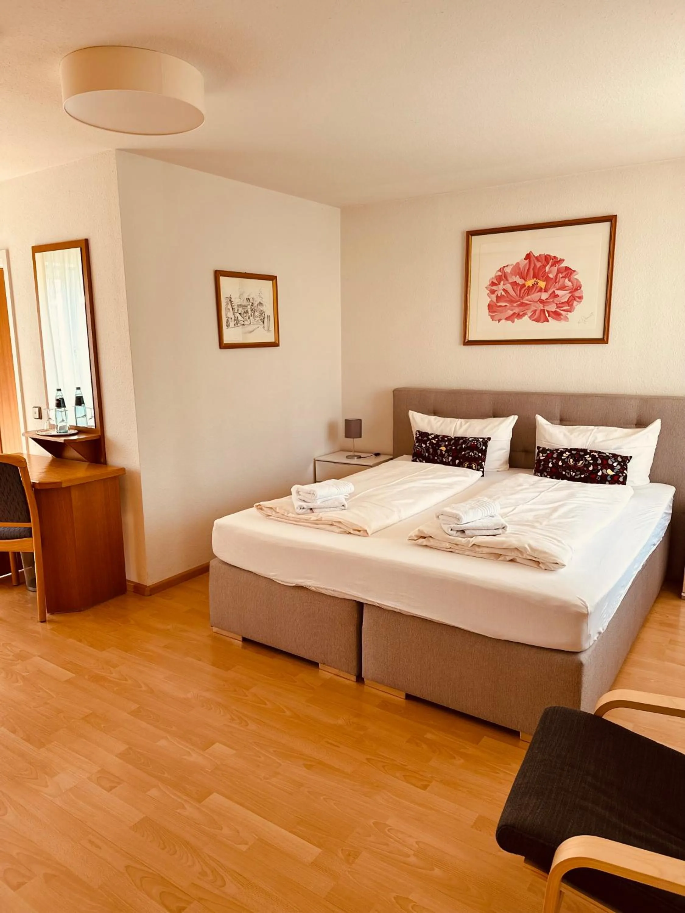 Bedroom, Bed in Hotel Hofmann Zur Mühle