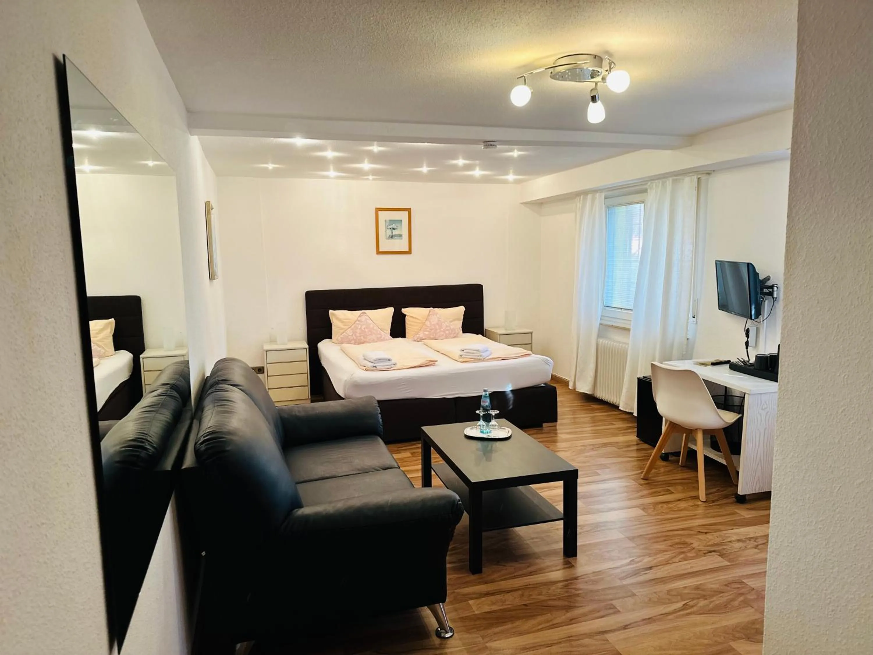 Bedroom, Bed in Hotel Hofmann Zur Mühle