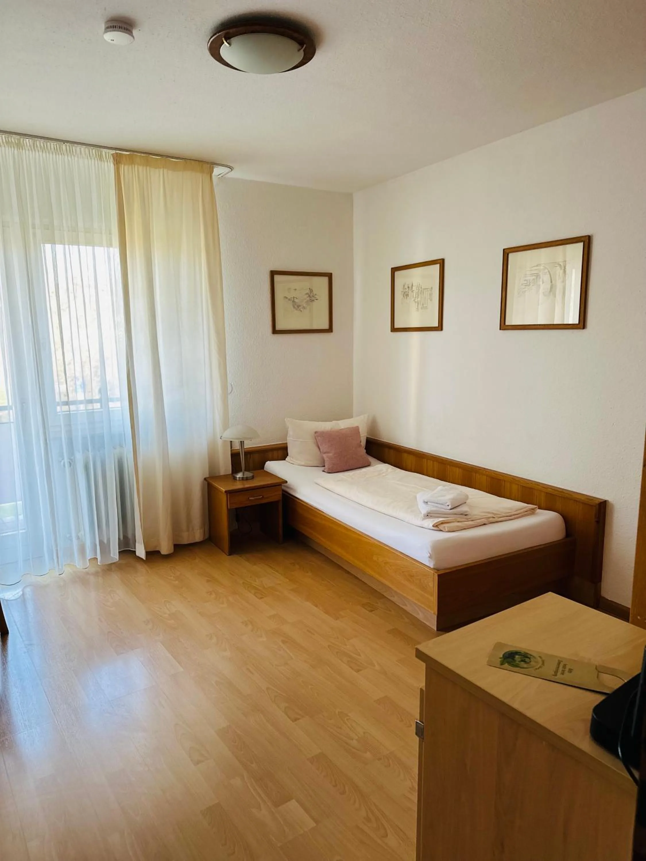 Bedroom, Bed in Hotel Hofmann Zur Mühle