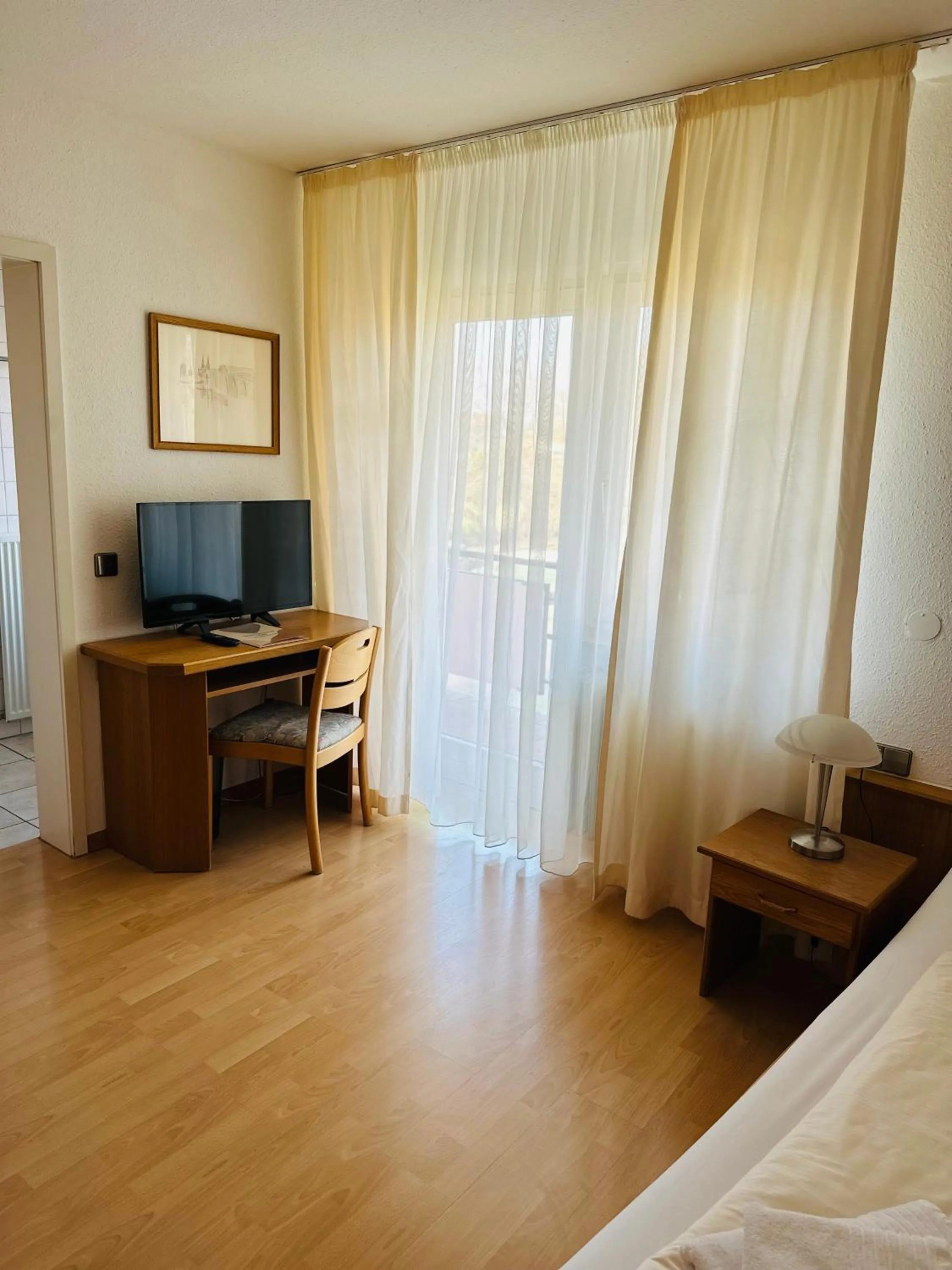 Bedroom, Bed in Hotel Hofmann Zur Mühle