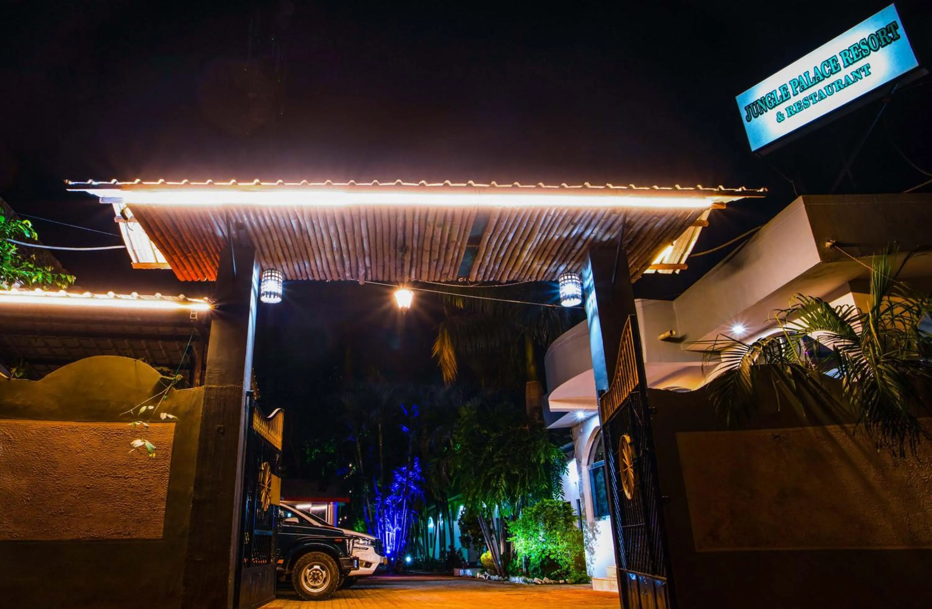 Facade/entrance in Hotel Jungle Palace Resort