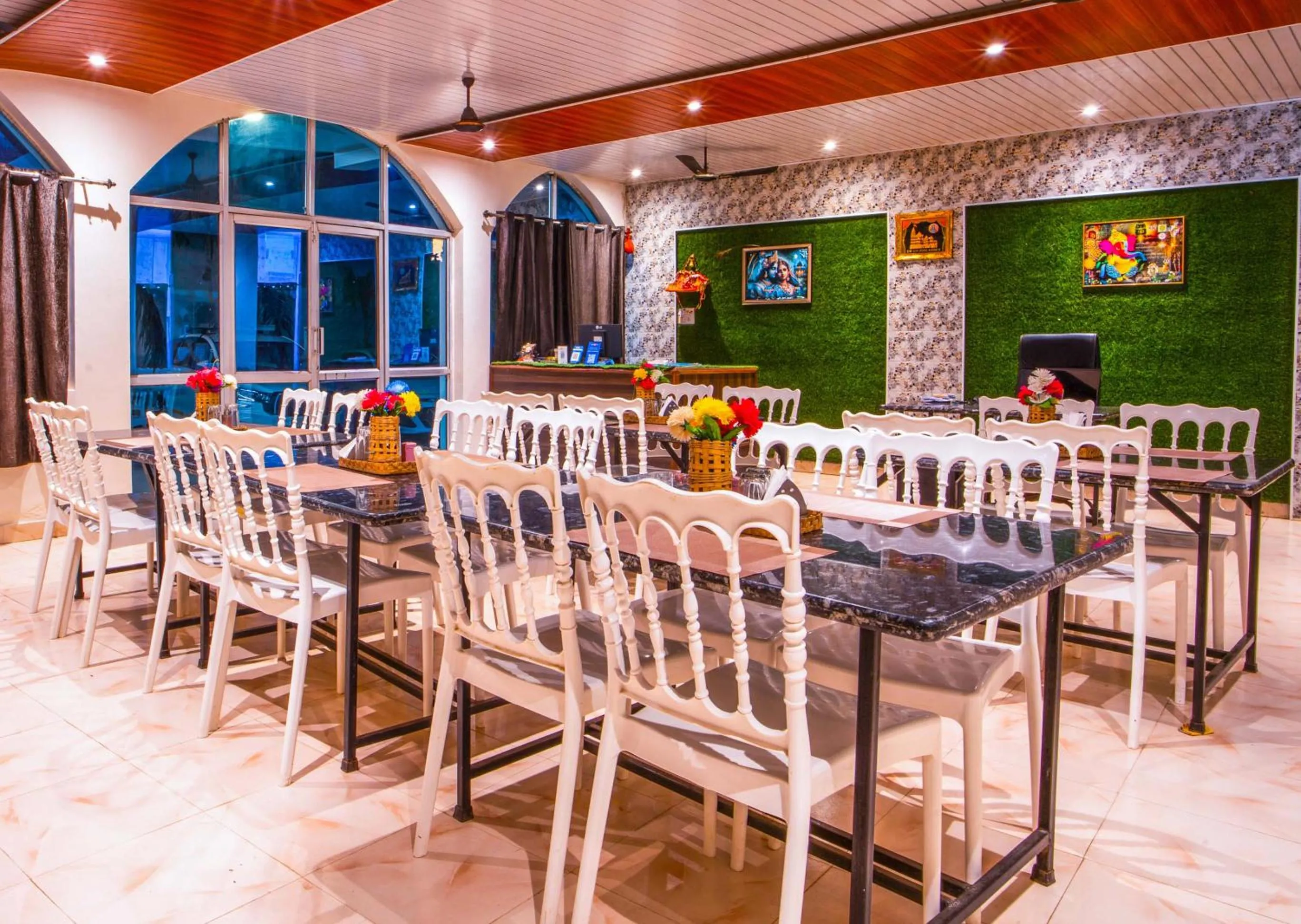 Restaurant/places to eat in Hotel Jungle Palace Resort