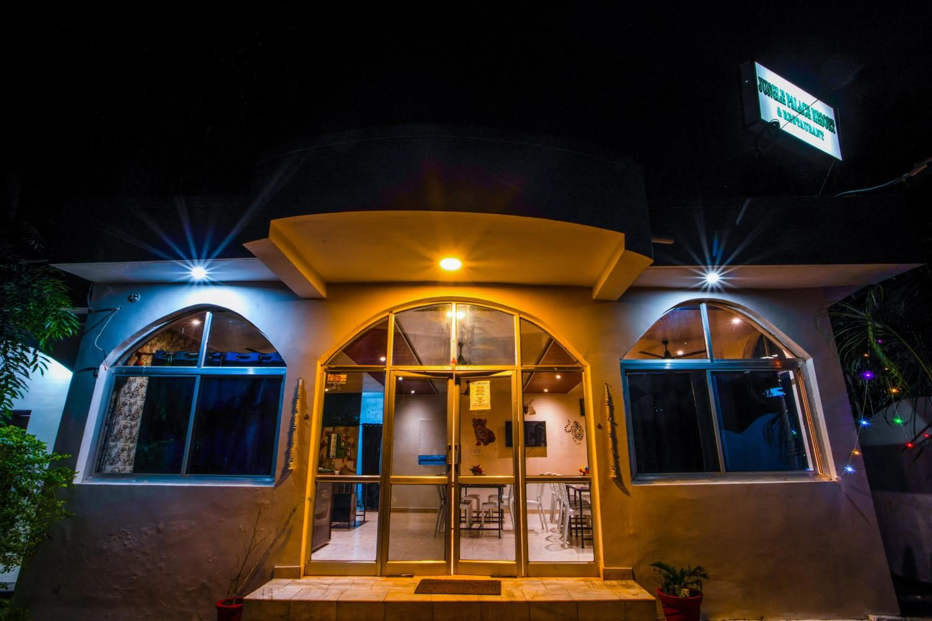 Property building in Hotel Jungle Palace Resort