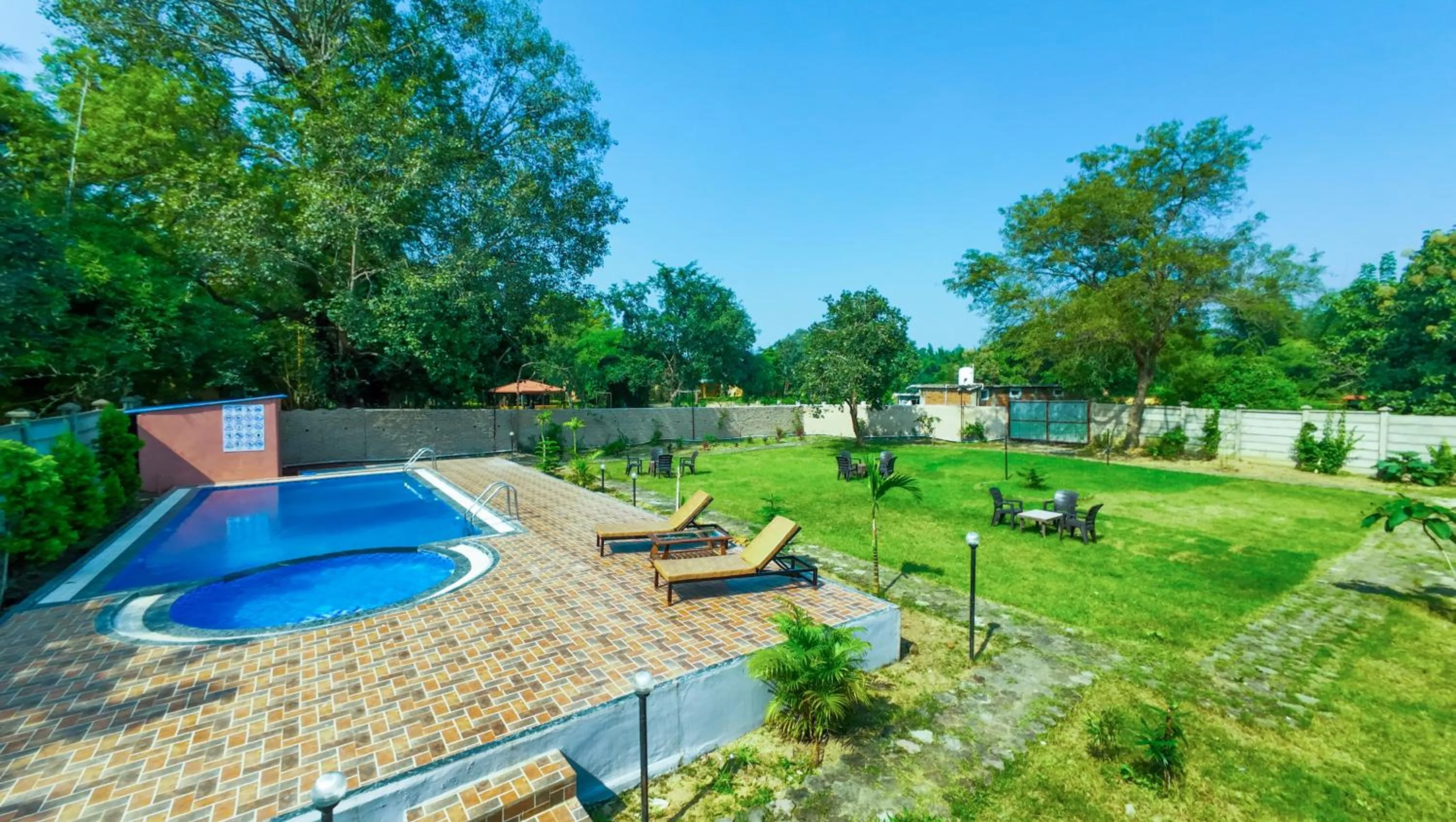 Swimming pool in Hotel Jungle Palace Resort