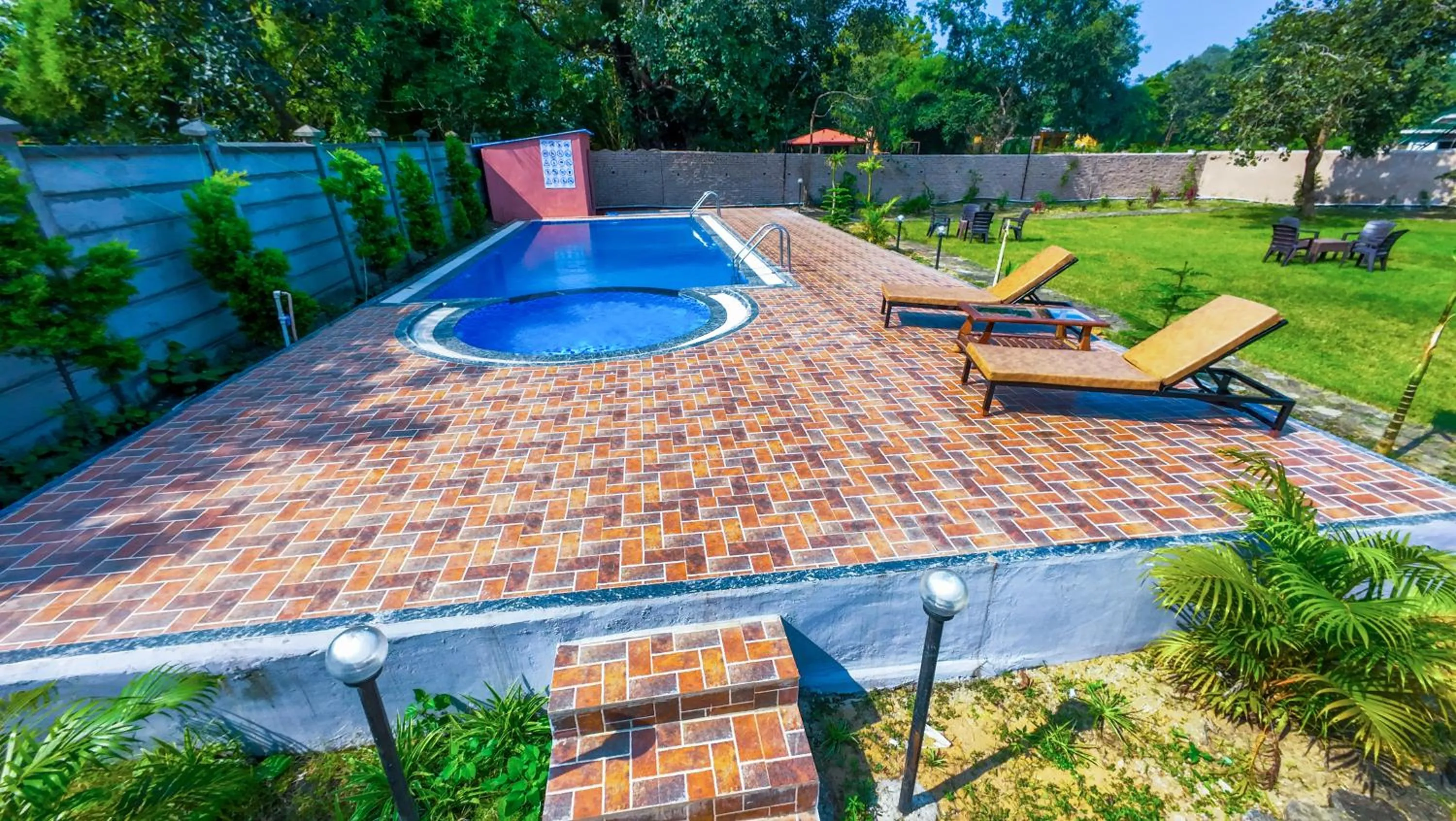 Swimming pool in Hotel Jungle Palace Resort