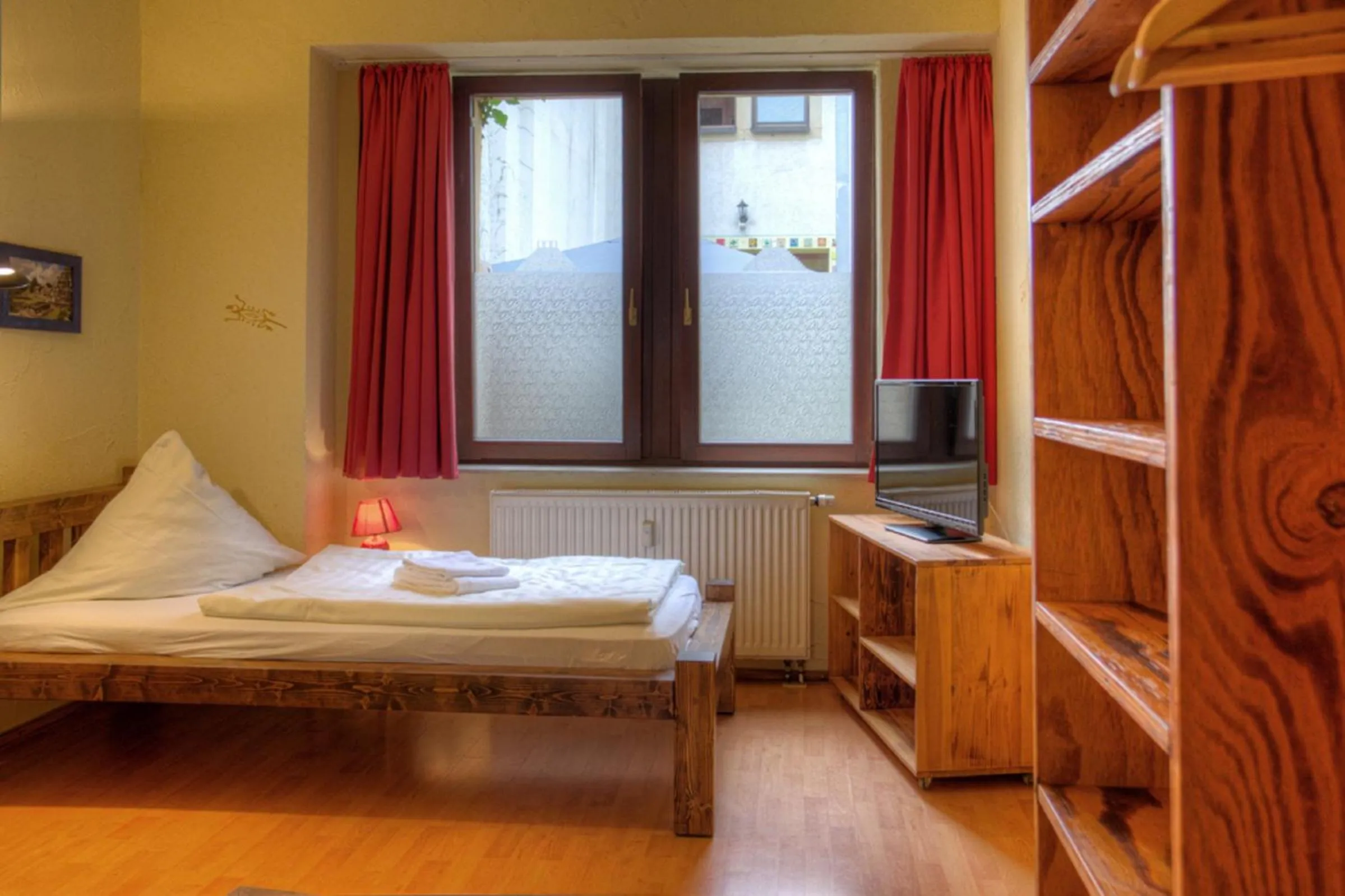 Photo of the whole room, Bed in Gästehaus Mezcalero