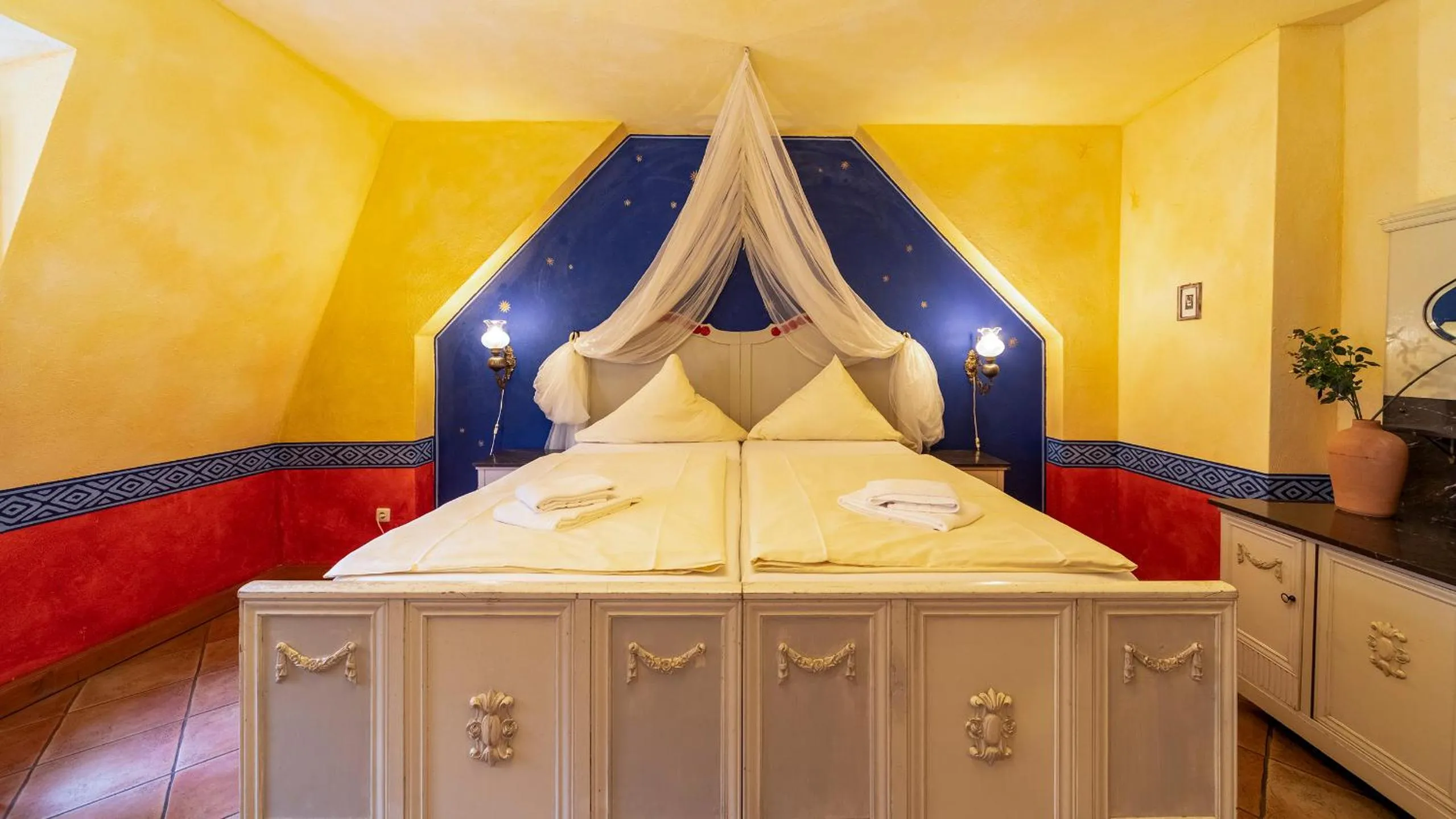 Photo of the whole room, Bed in Gästehaus Mezcalero